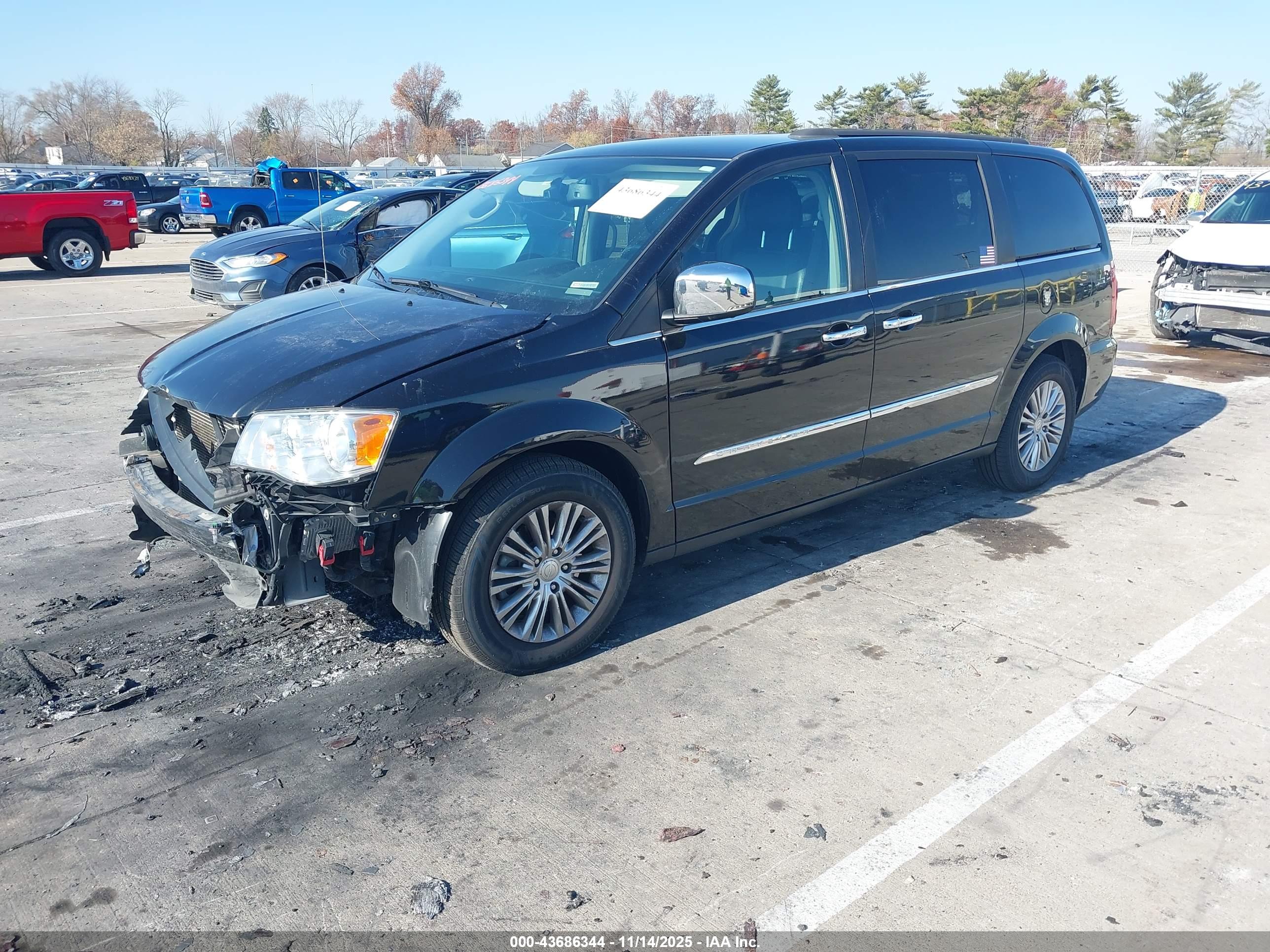 CHRYSLER TOWN image 2