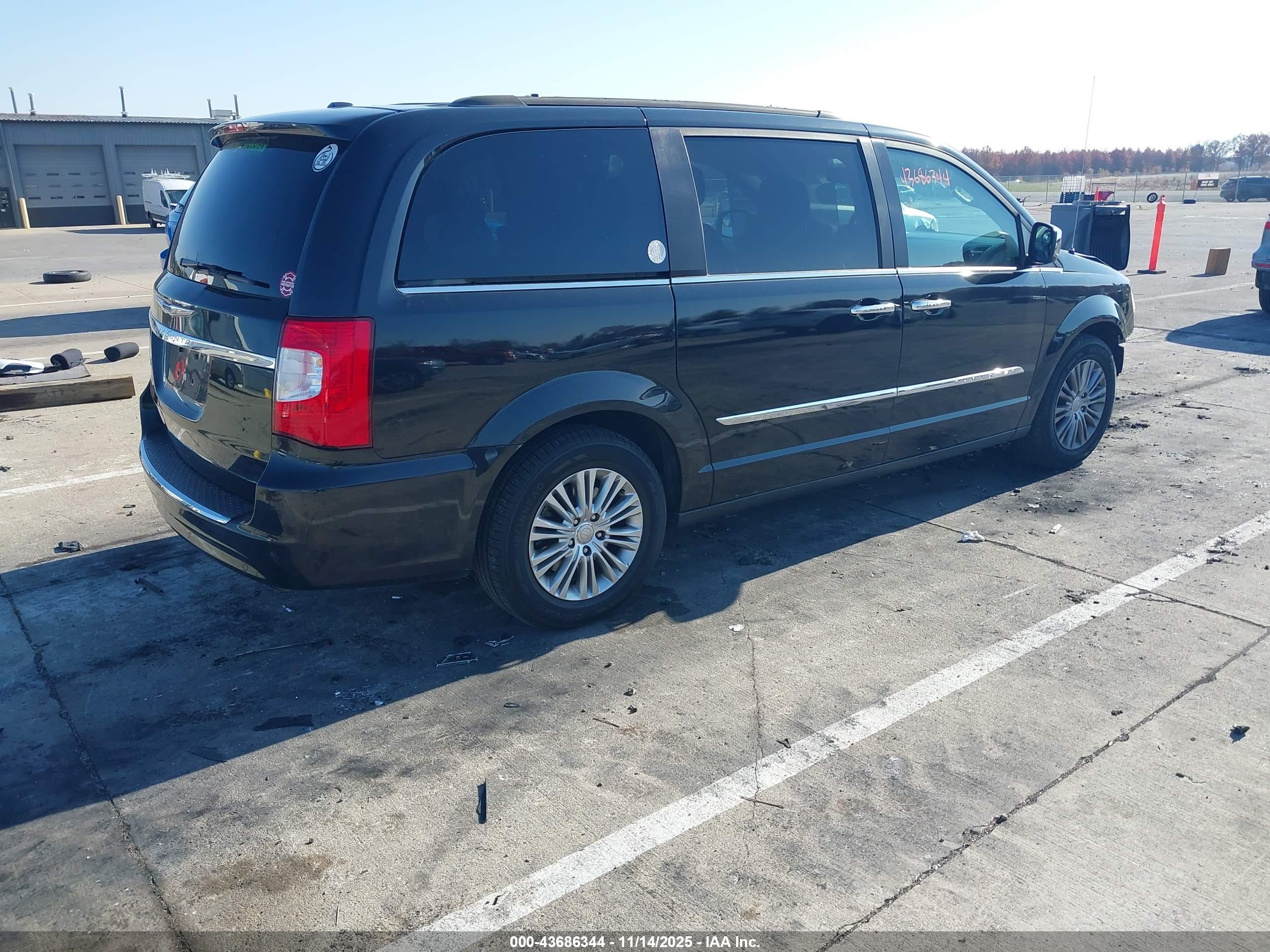 CHRYSLER TOWN image 4