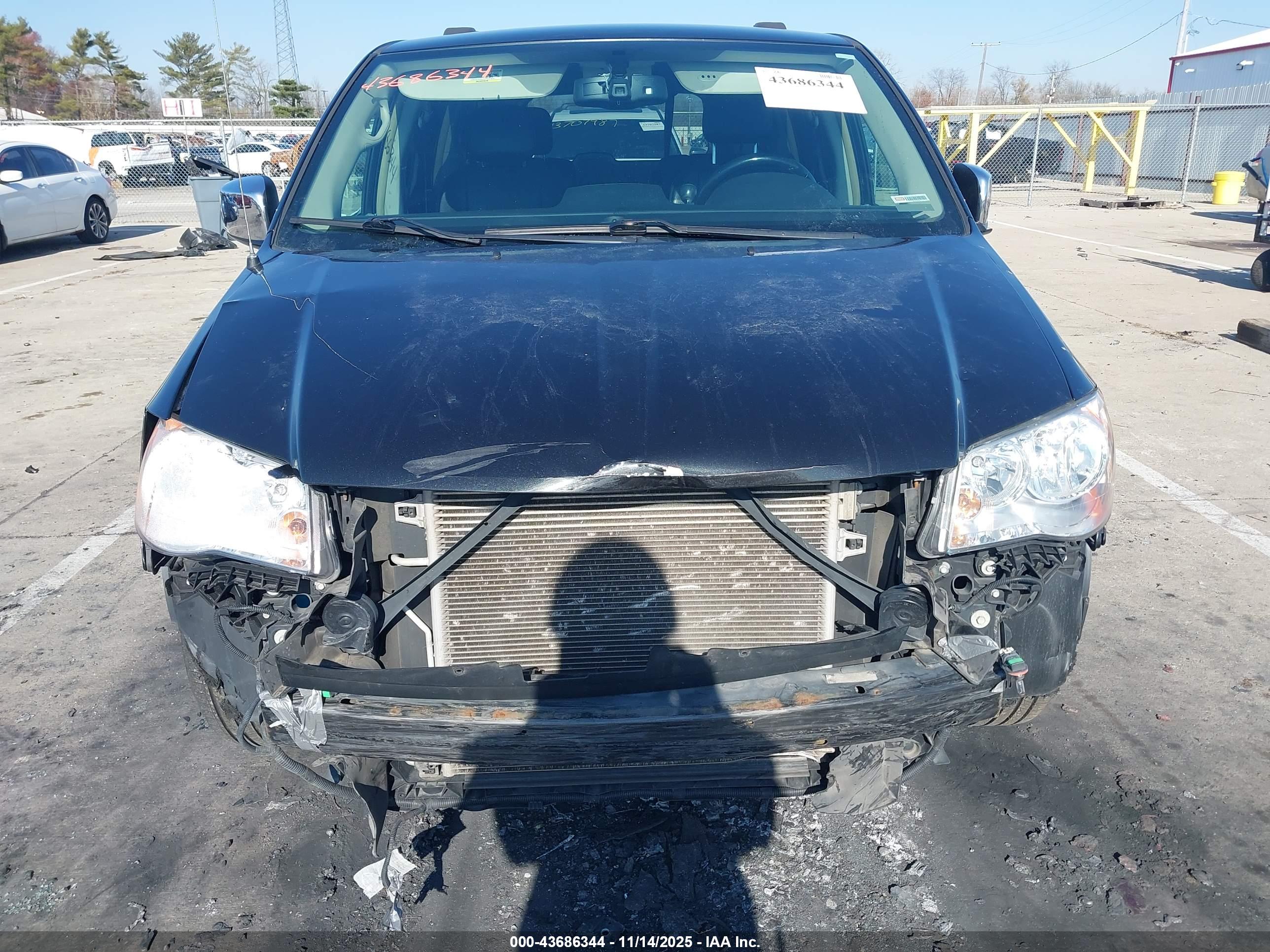 CHRYSLER TOWN image 6