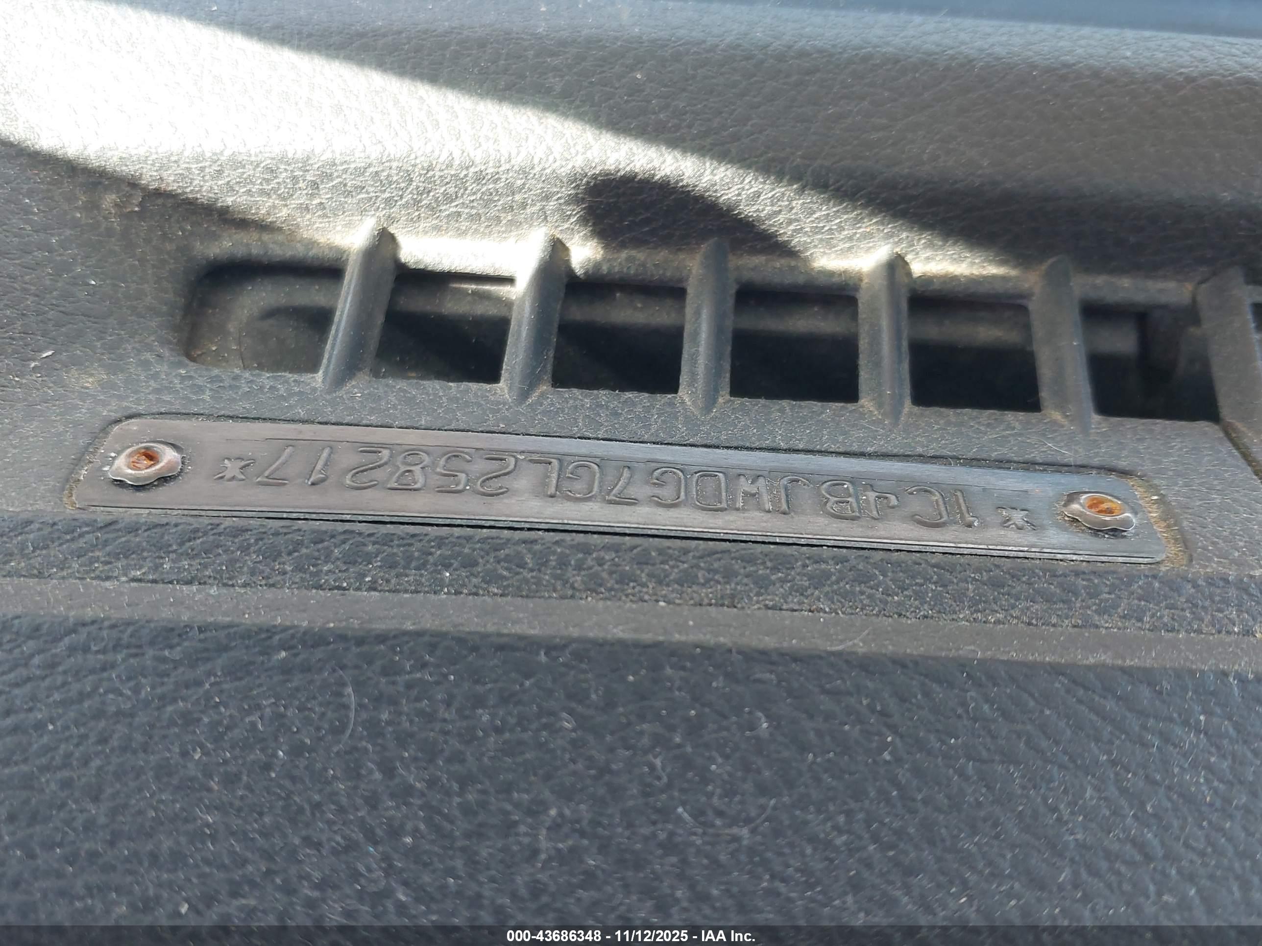 JEEP WRANGLER image 9