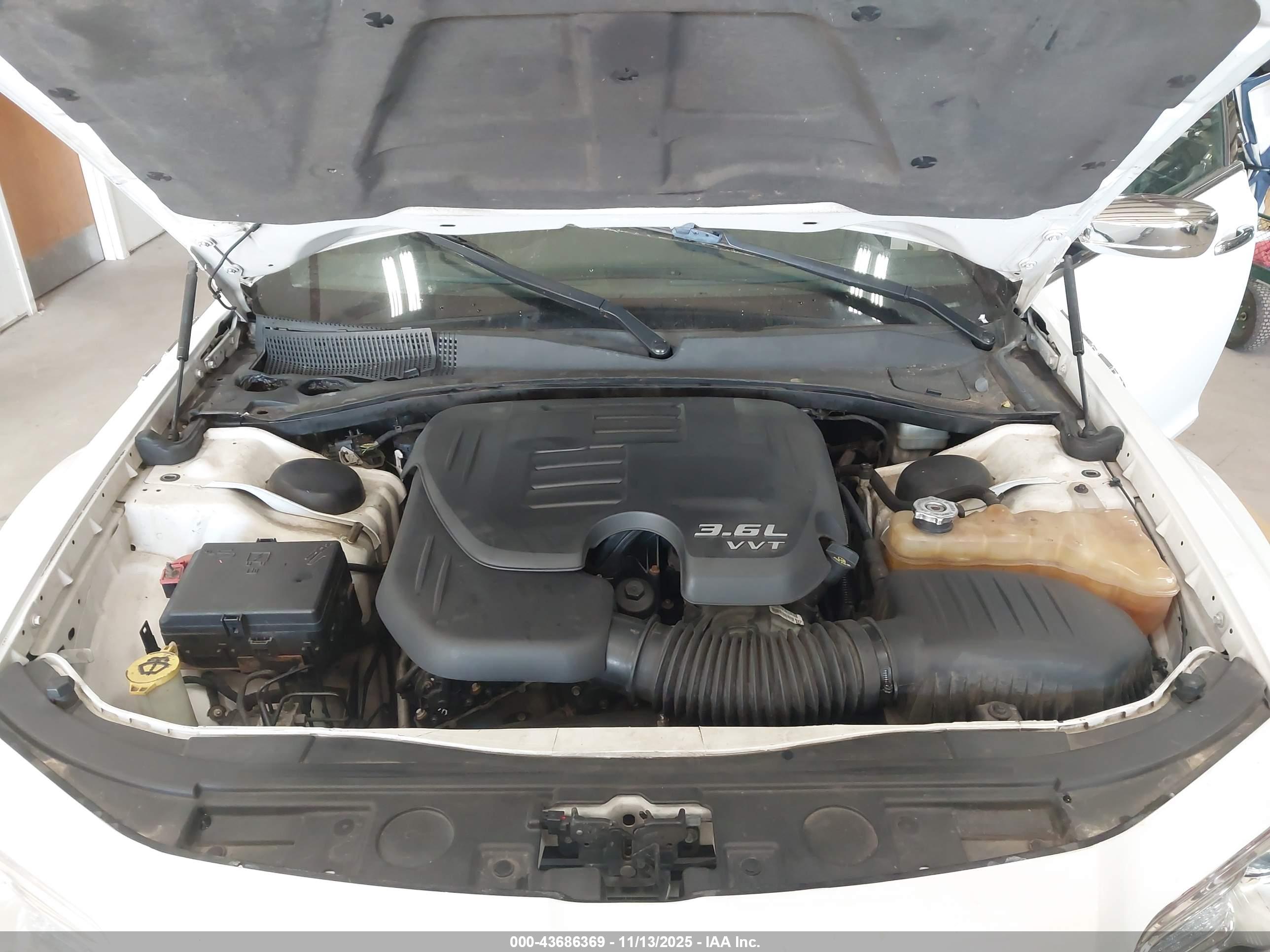 CHRYSLER 300 image 10