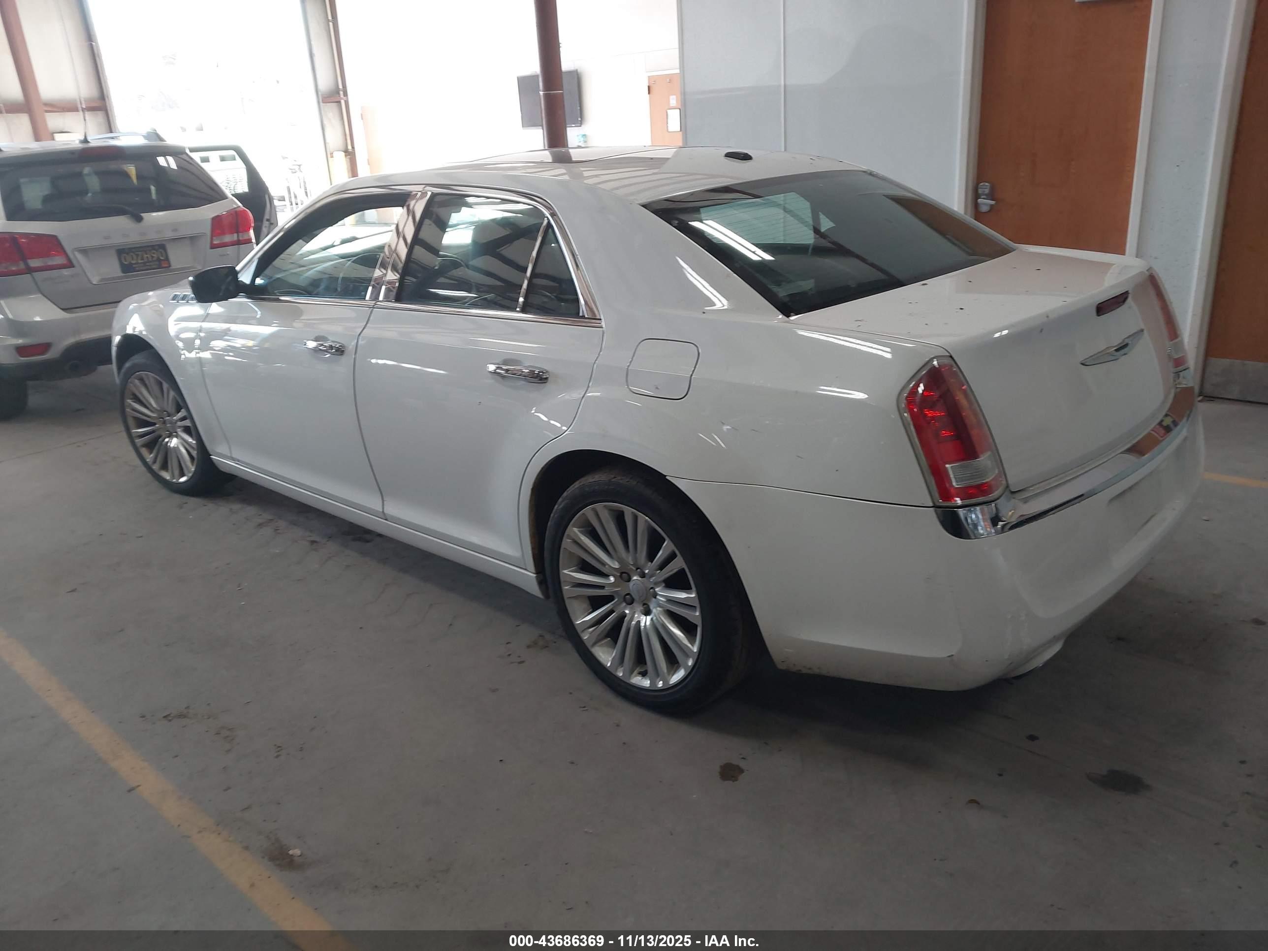 CHRYSLER 300 image 3