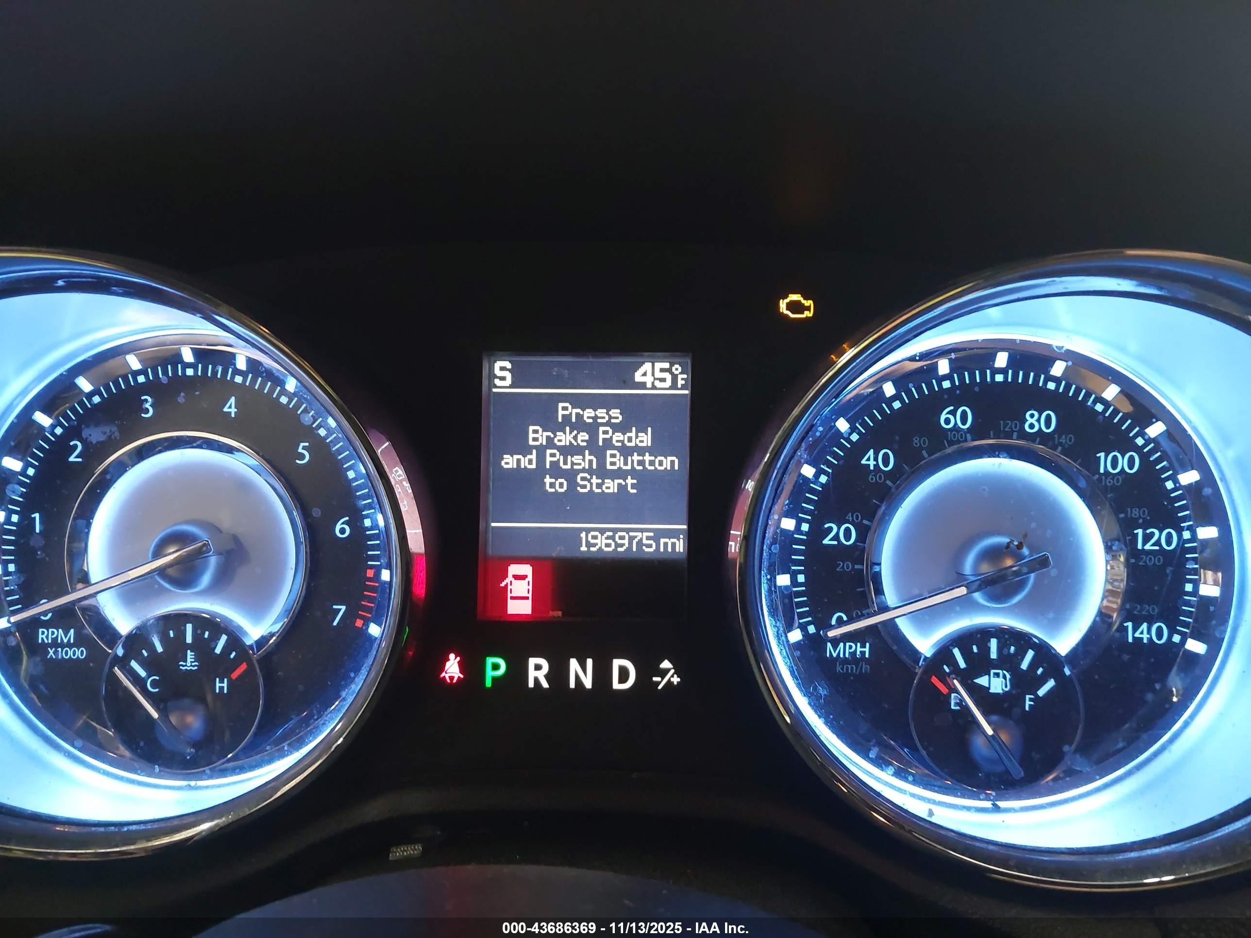 CHRYSLER 300 image 7