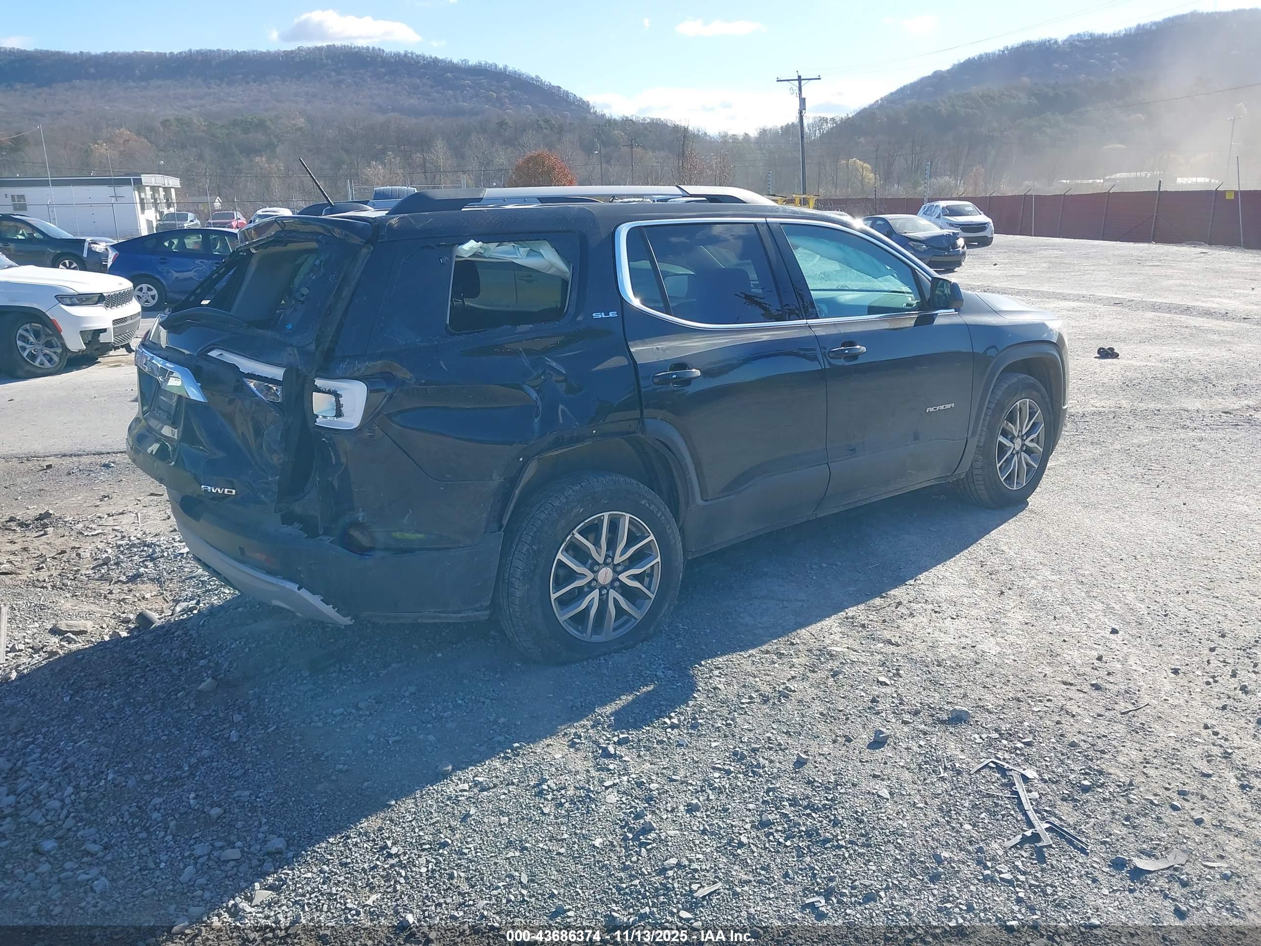 GMC ACADIA image 4