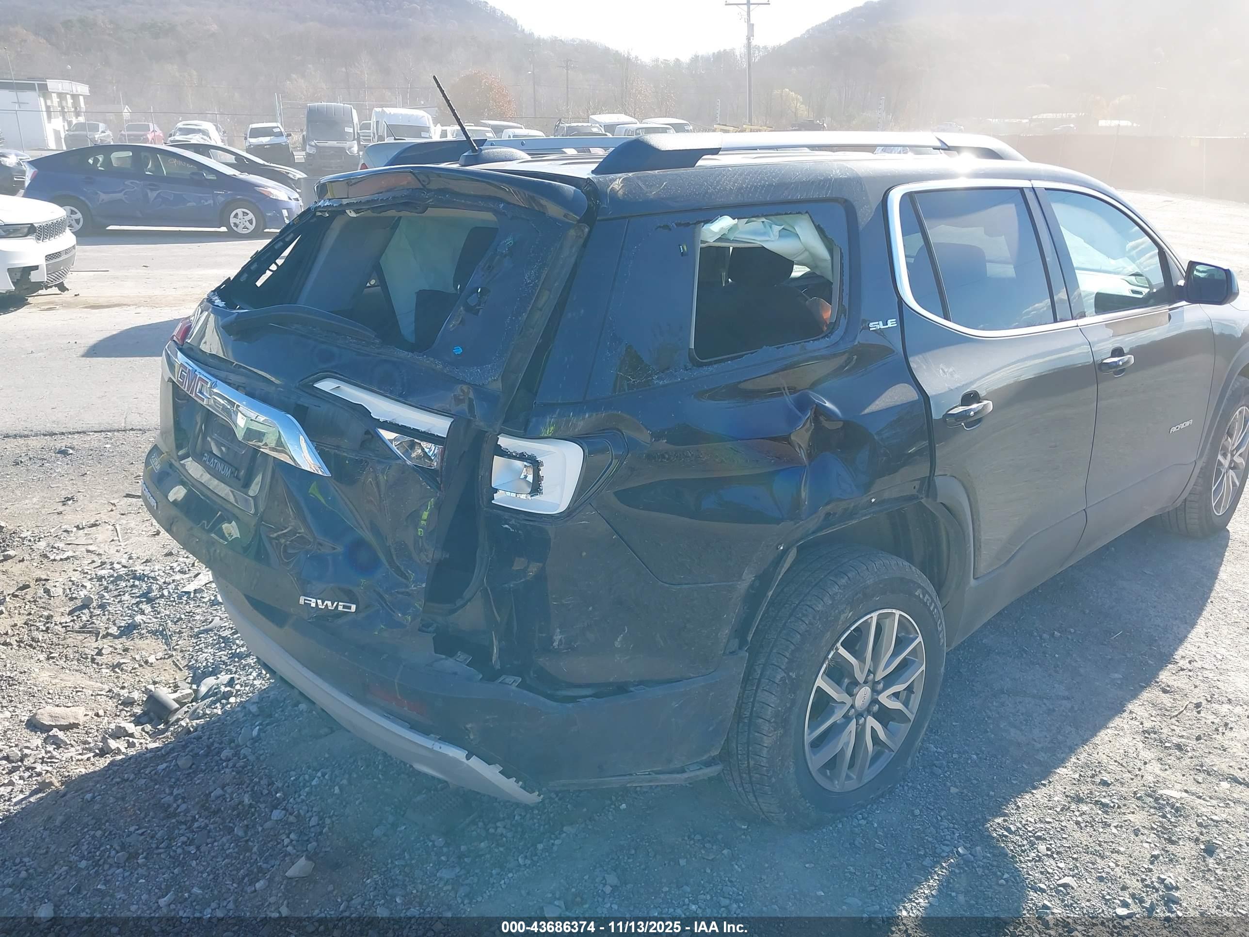 GMC ACADIA image 6