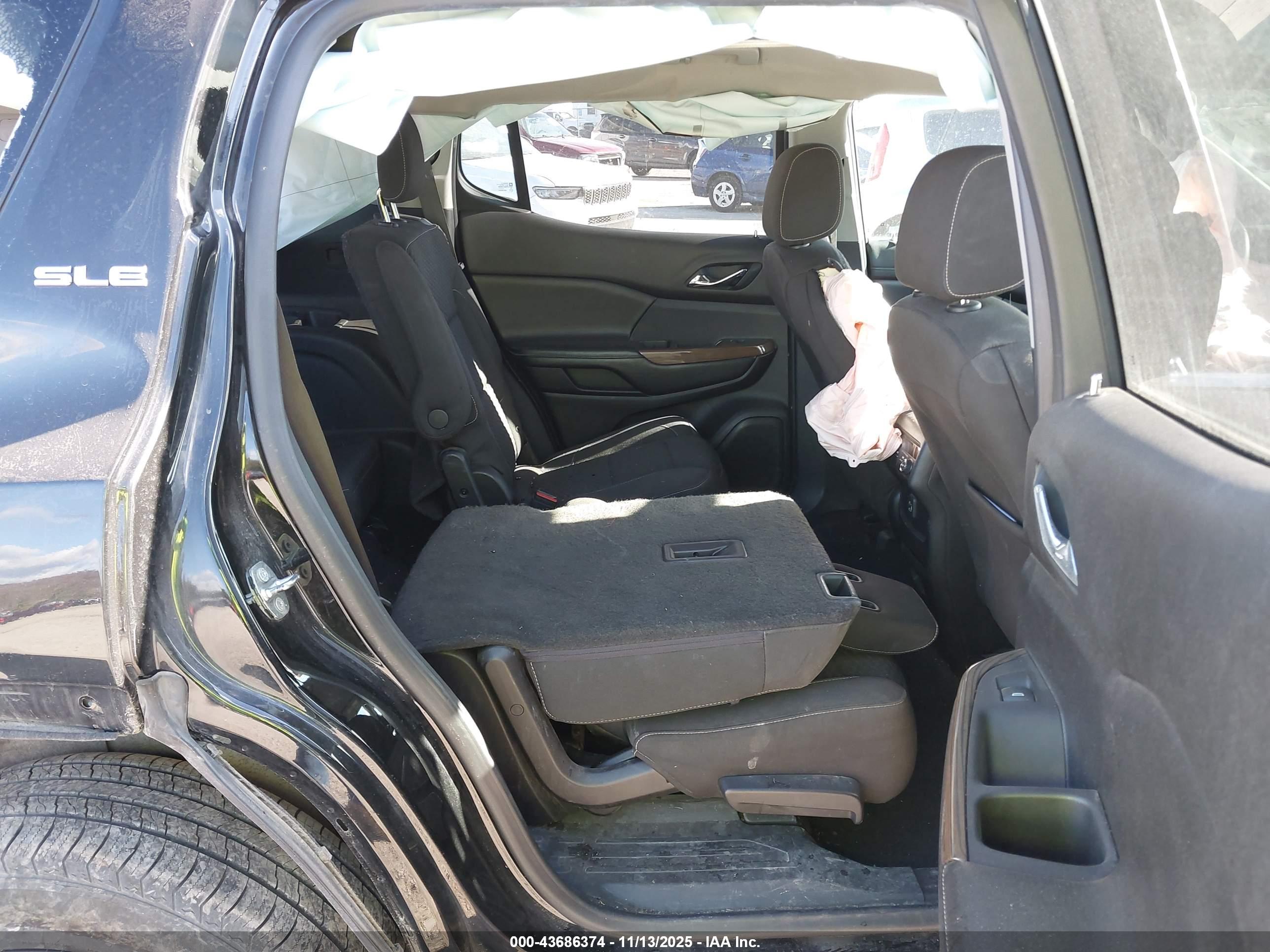 GMC ACADIA image 8