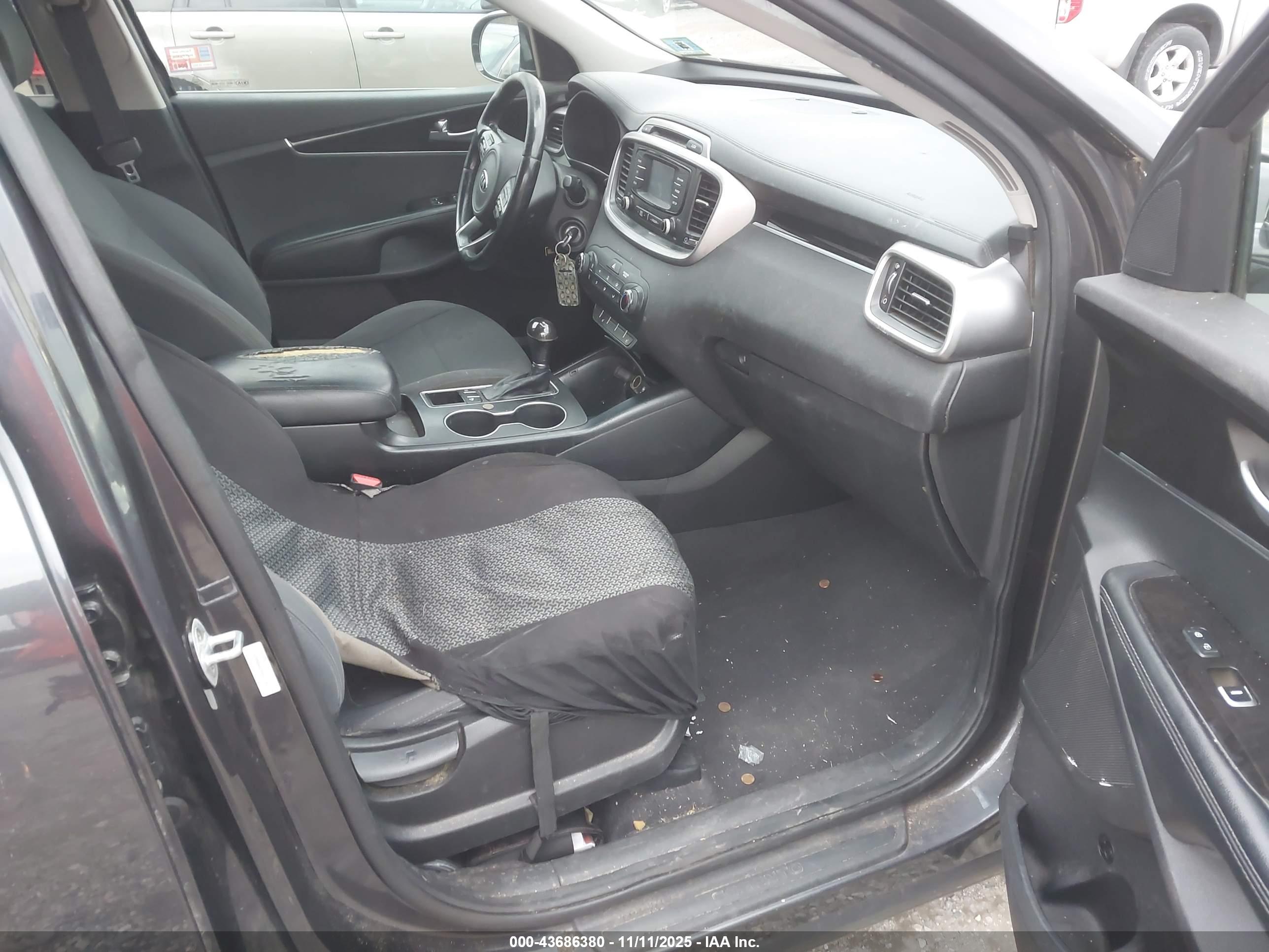 KIA SORENTO image 5