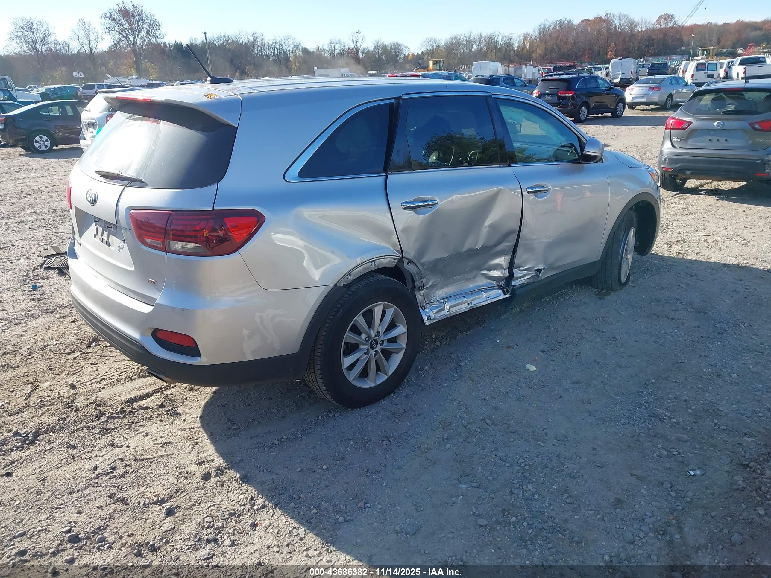 KIA SORENTO image 4