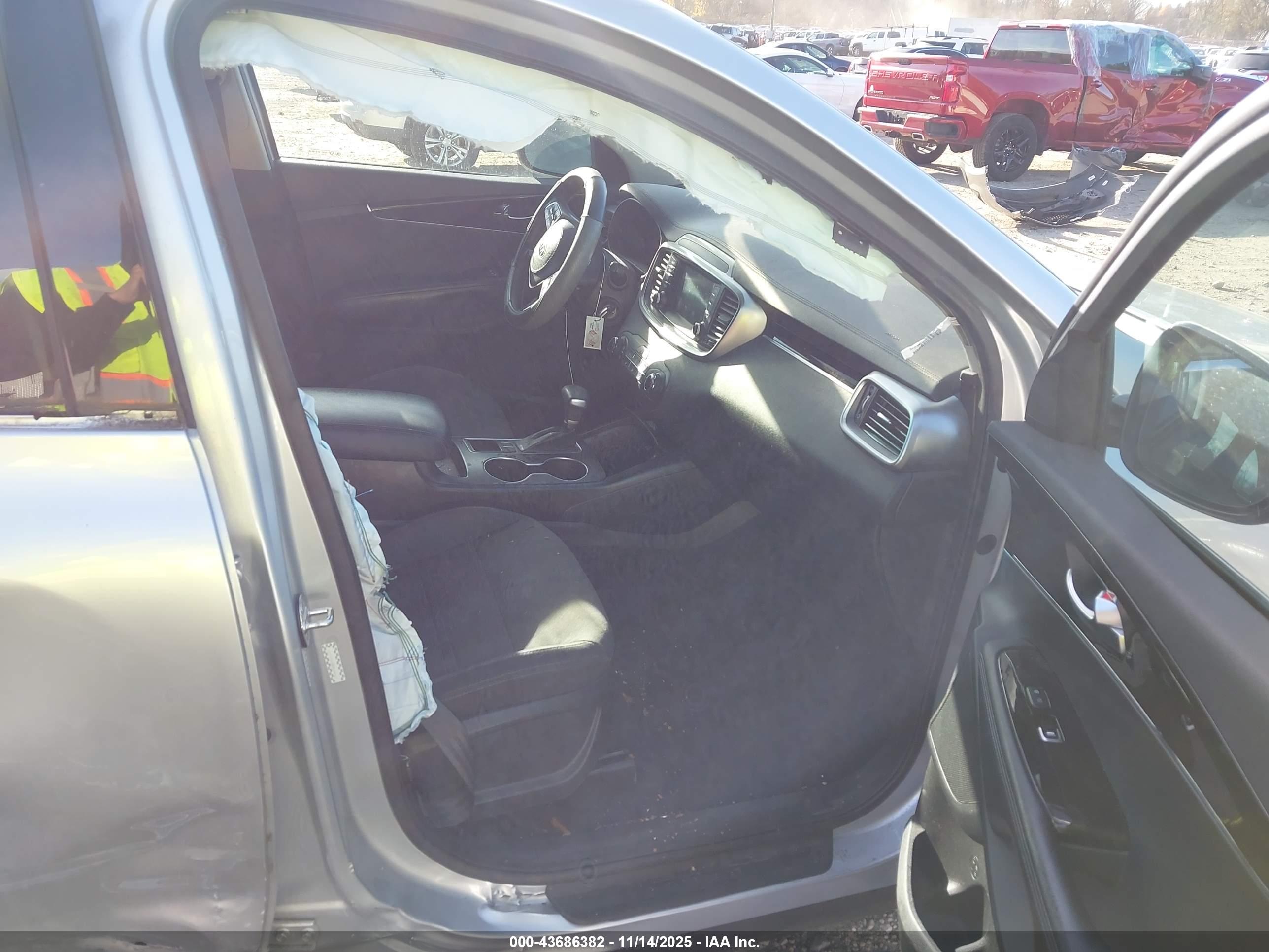 KIA SORENTO image 5