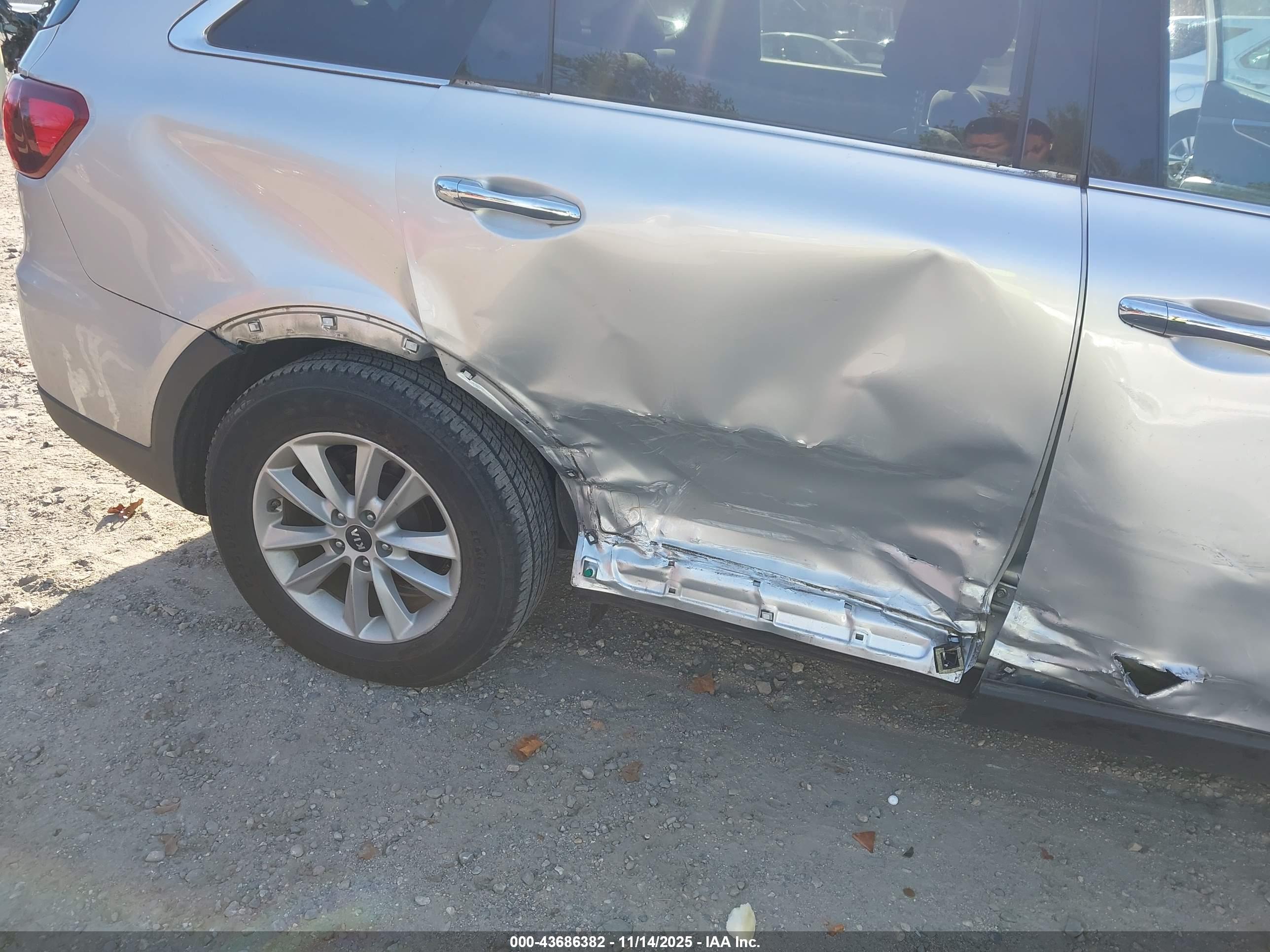 KIA SORENTO image 6