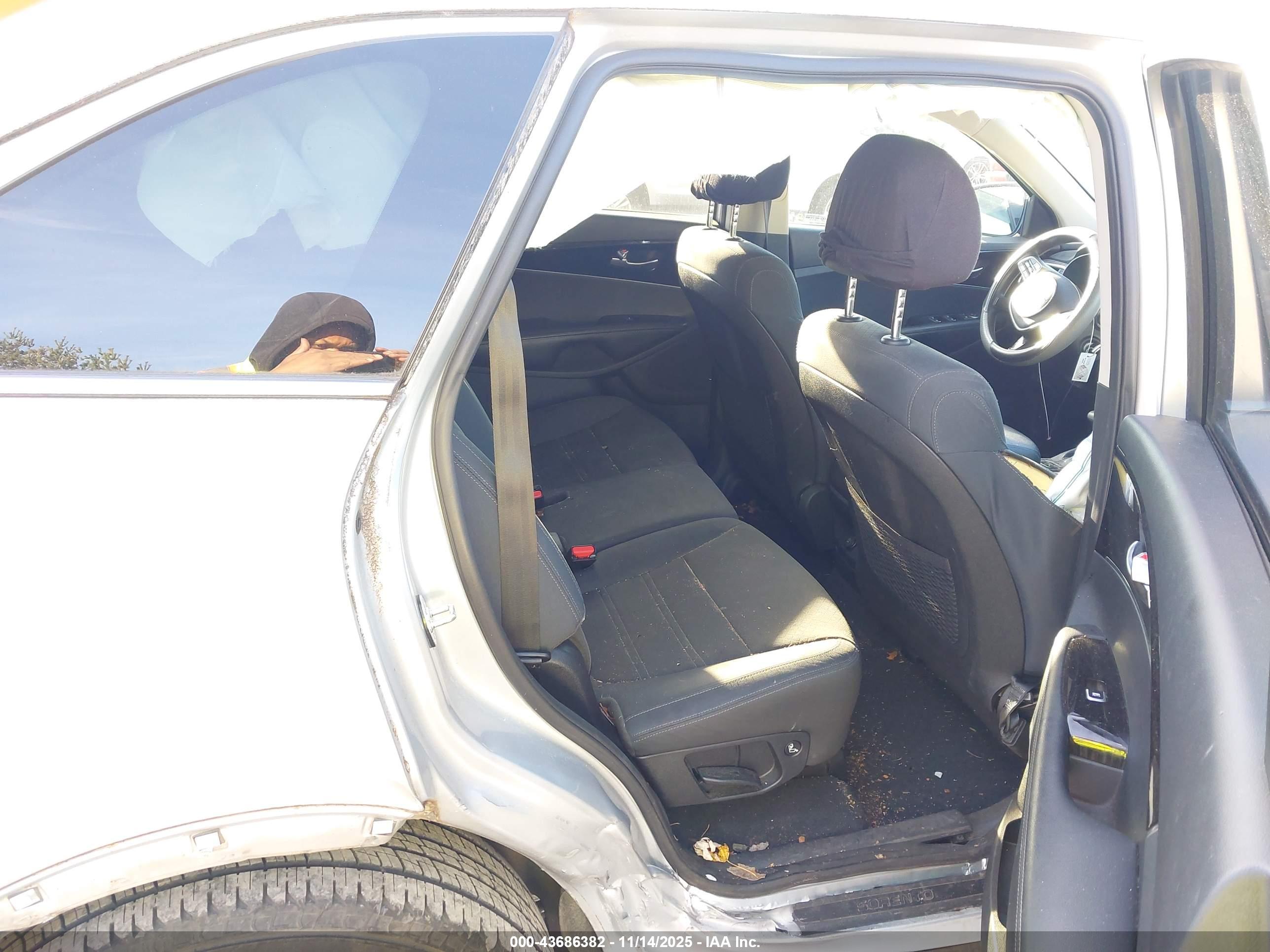 KIA SORENTO image 8