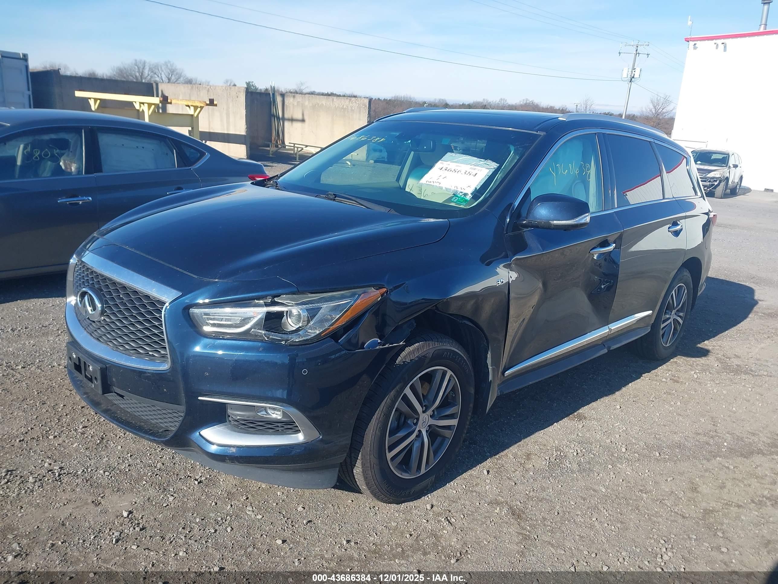 INFINITI QX60 image 2