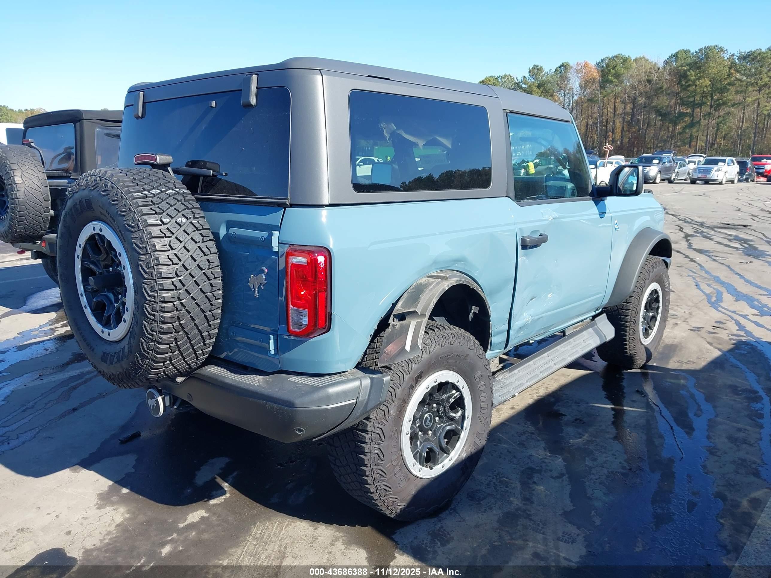 FORD BRONCO image 4
