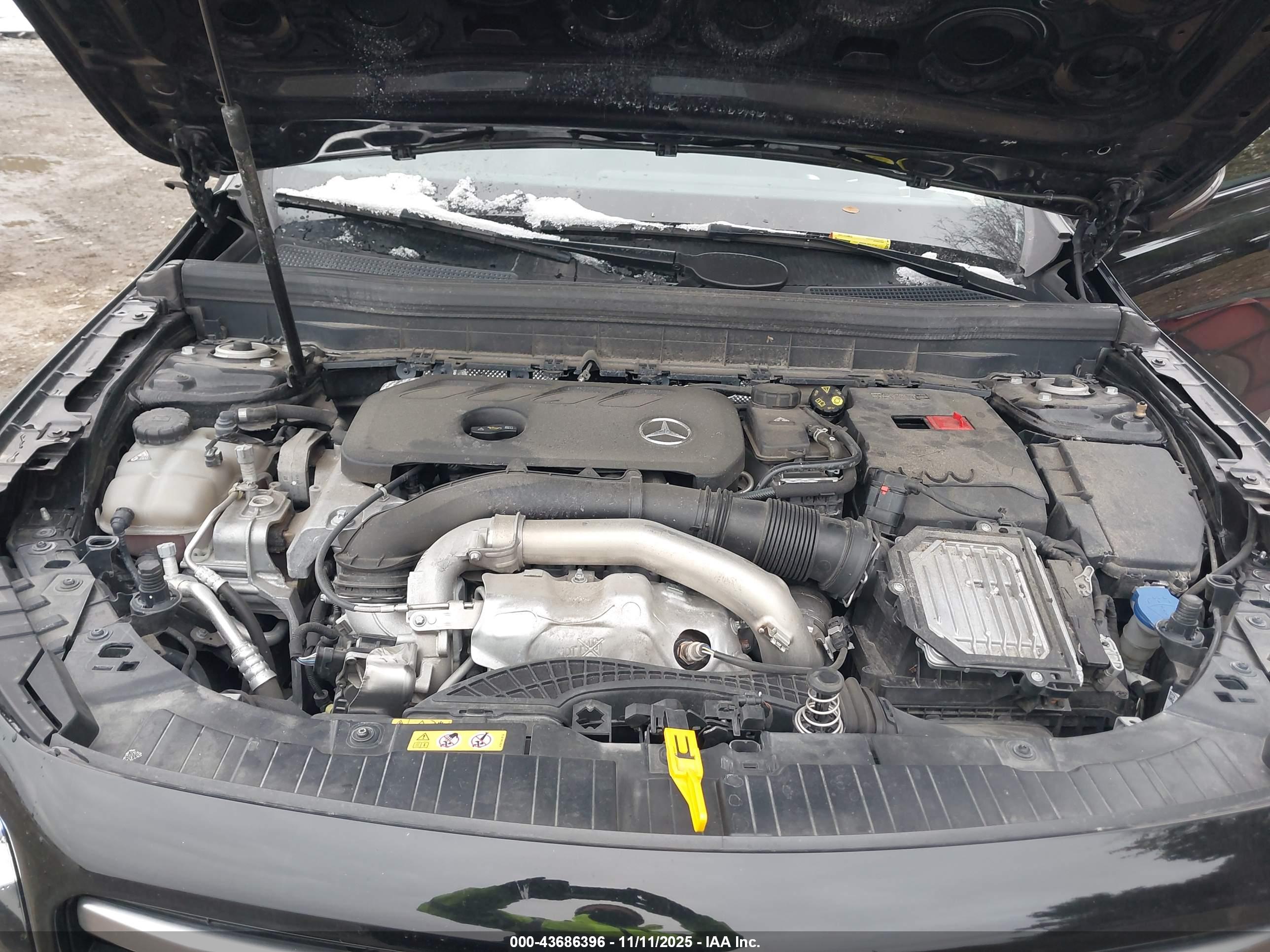 MERCEDES-BENZ GLB image 10