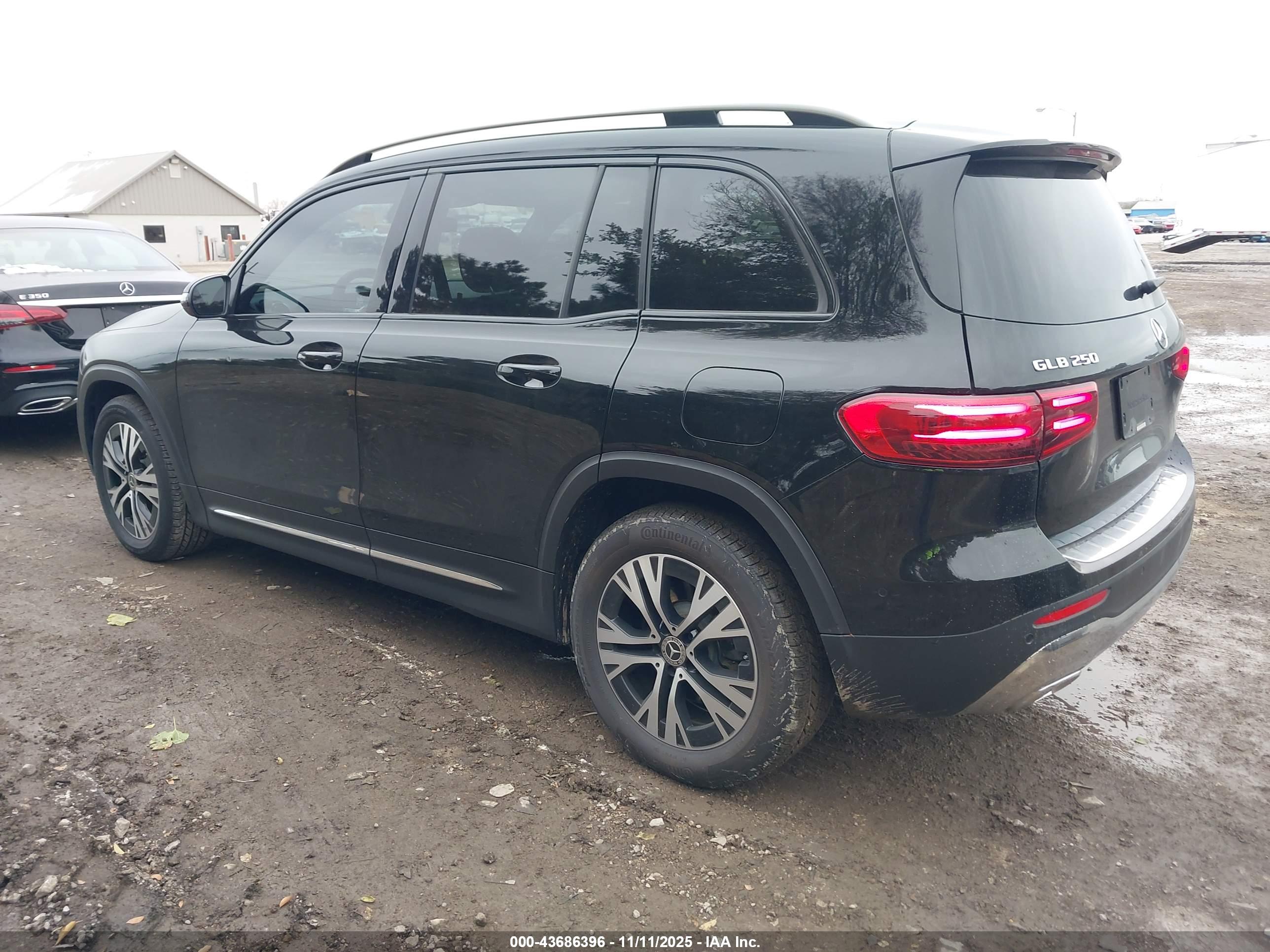 MERCEDES-BENZ GLB image 3