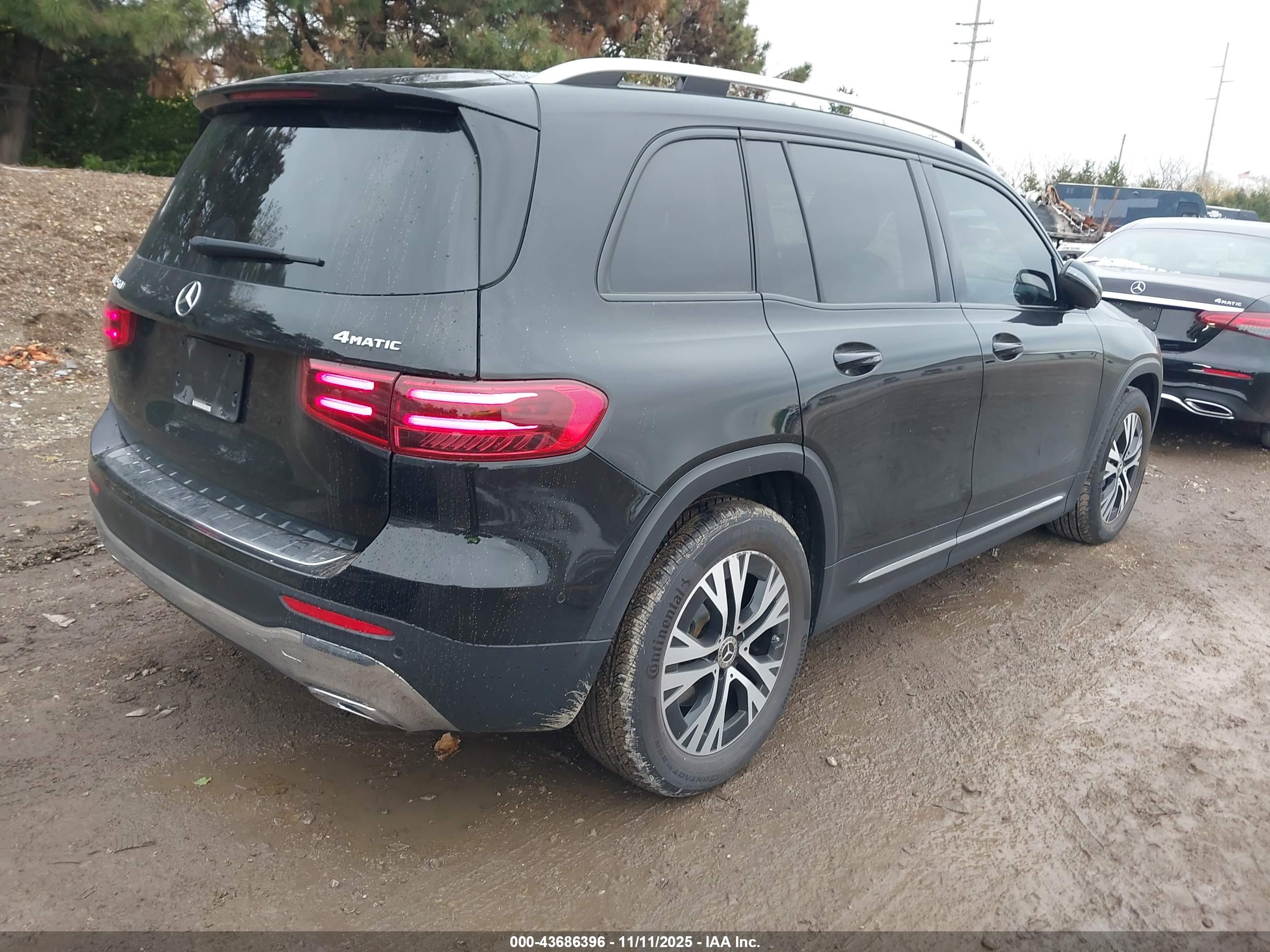 MERCEDES-BENZ GLB image 4