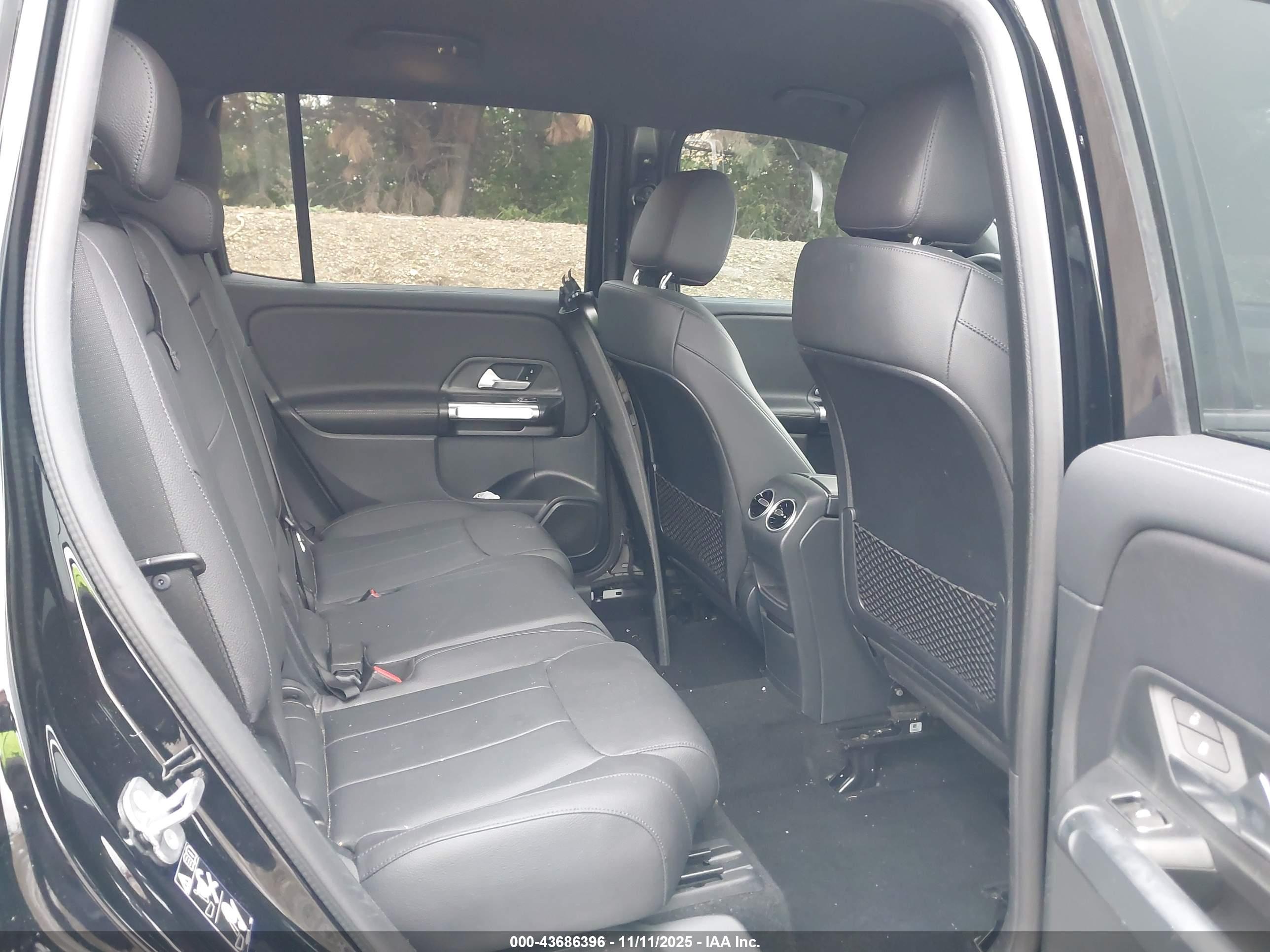 MERCEDES-BENZ GLB image 8