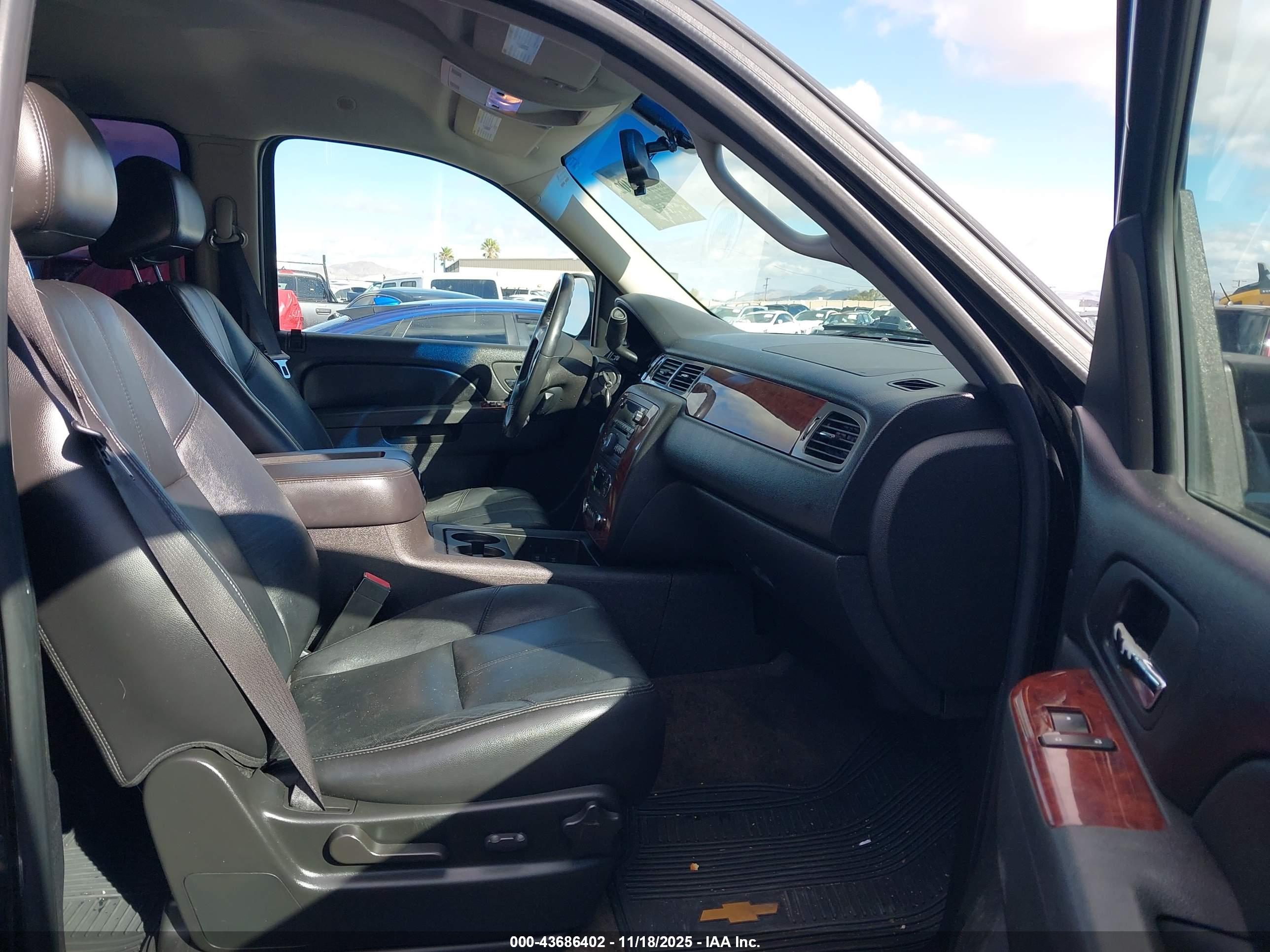 CHEVROLET TAHOE image 5