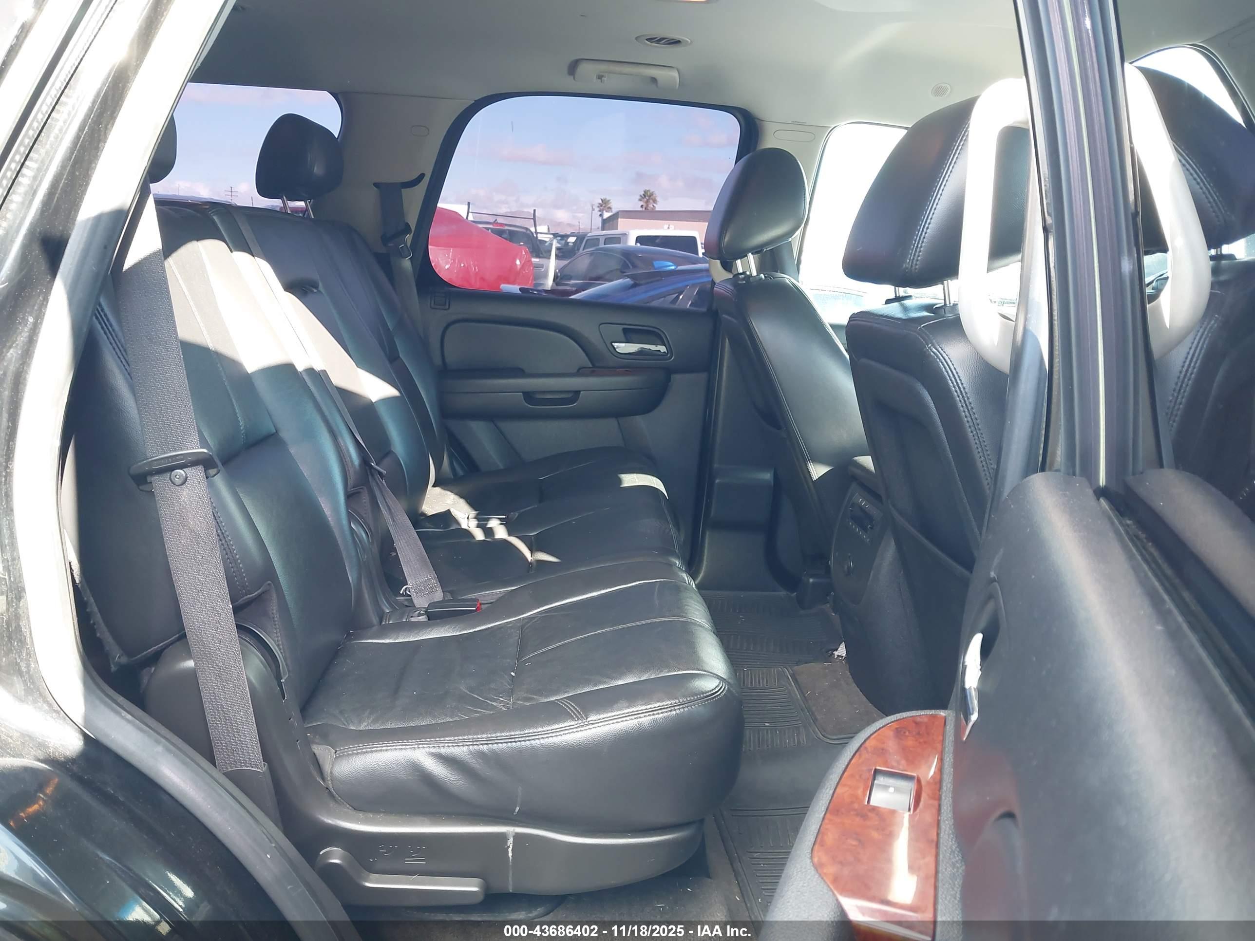 CHEVROLET TAHOE image 8