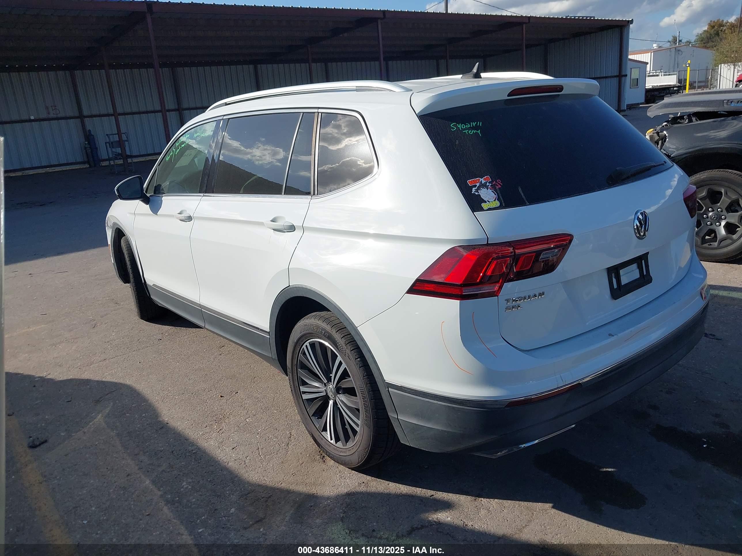 VOLKSWAGEN TIGUAN image 3