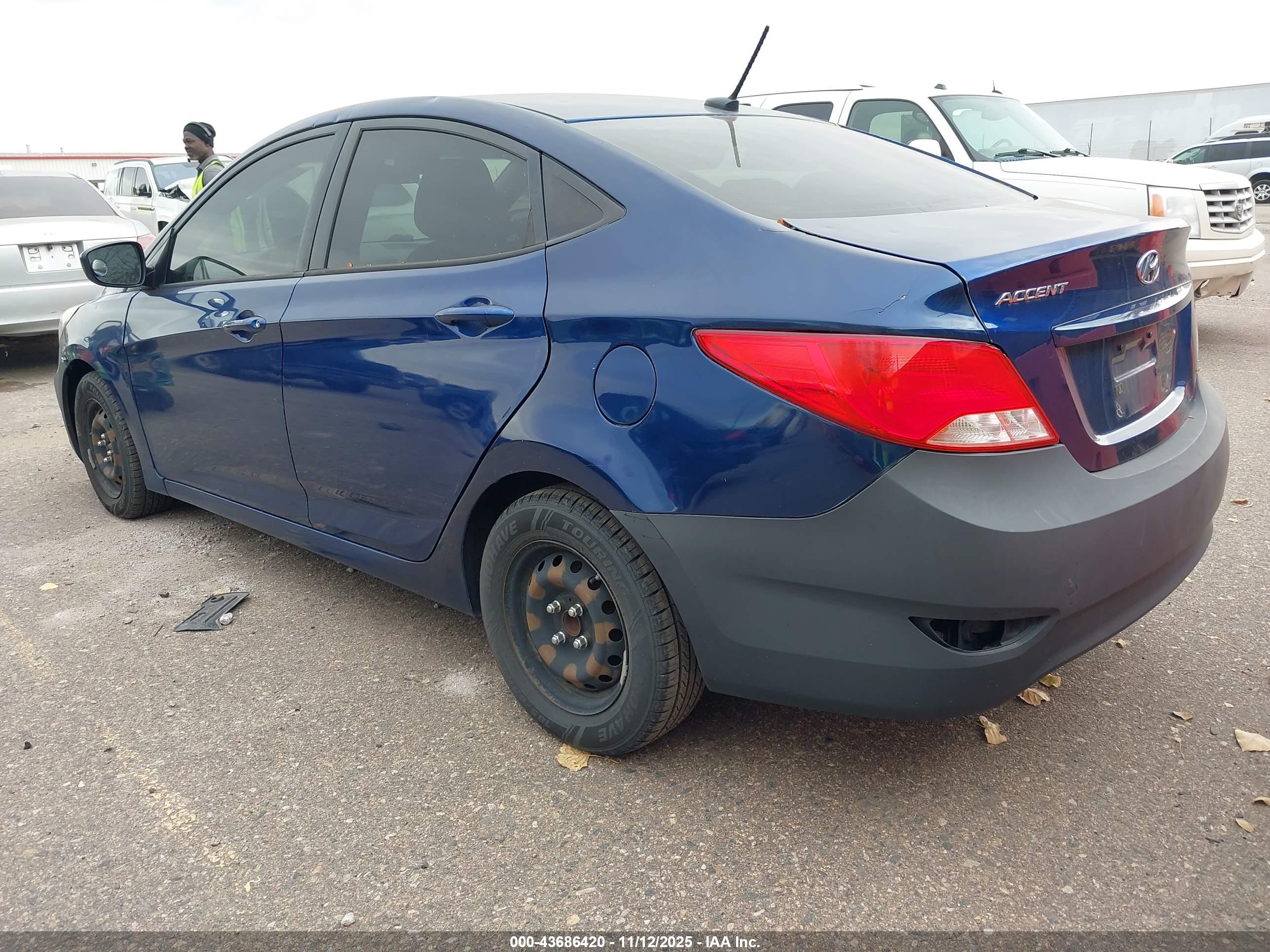HYUNDAI ACCENT image 3