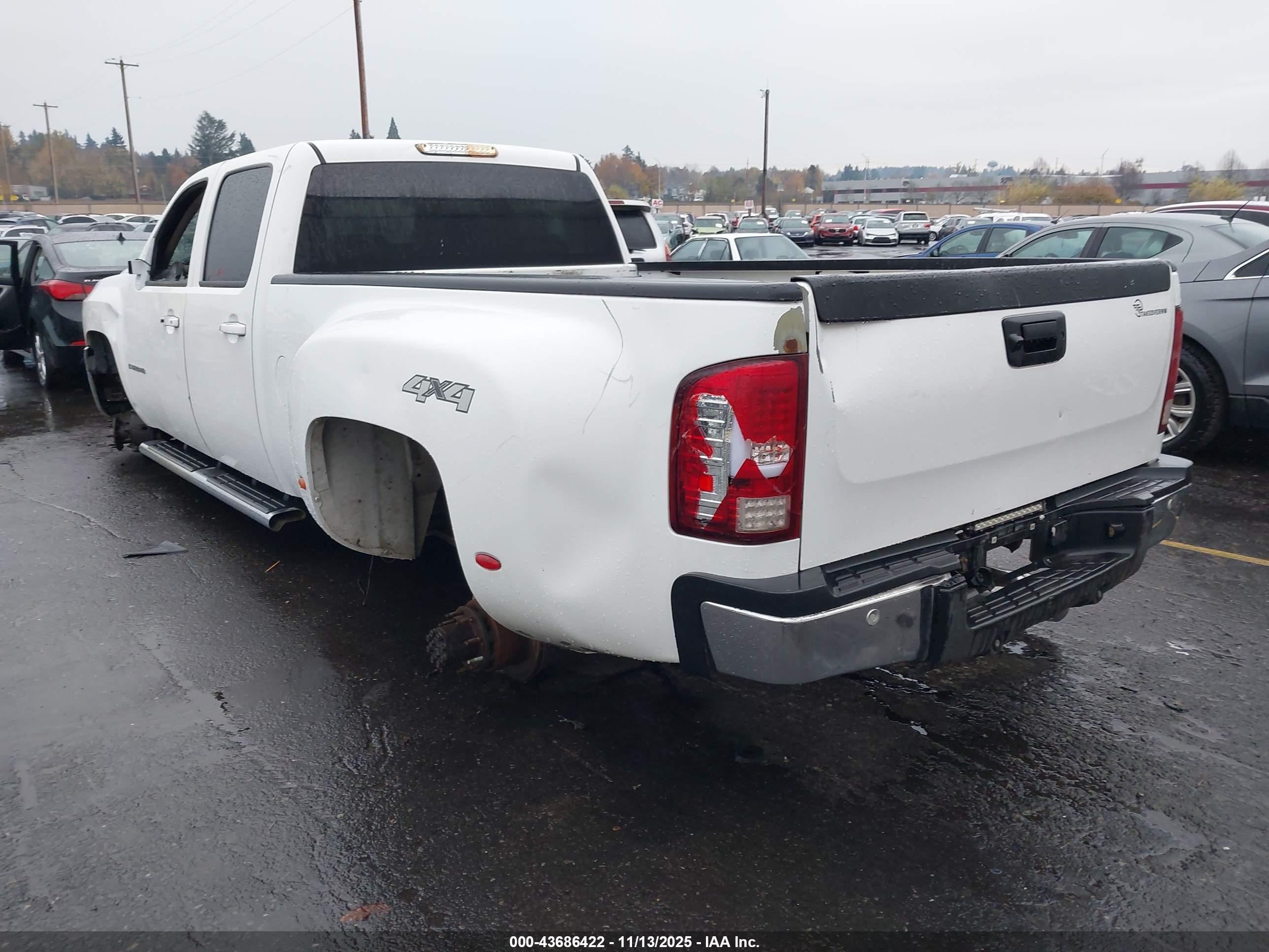 CHEVROLET SILVERADO image 3