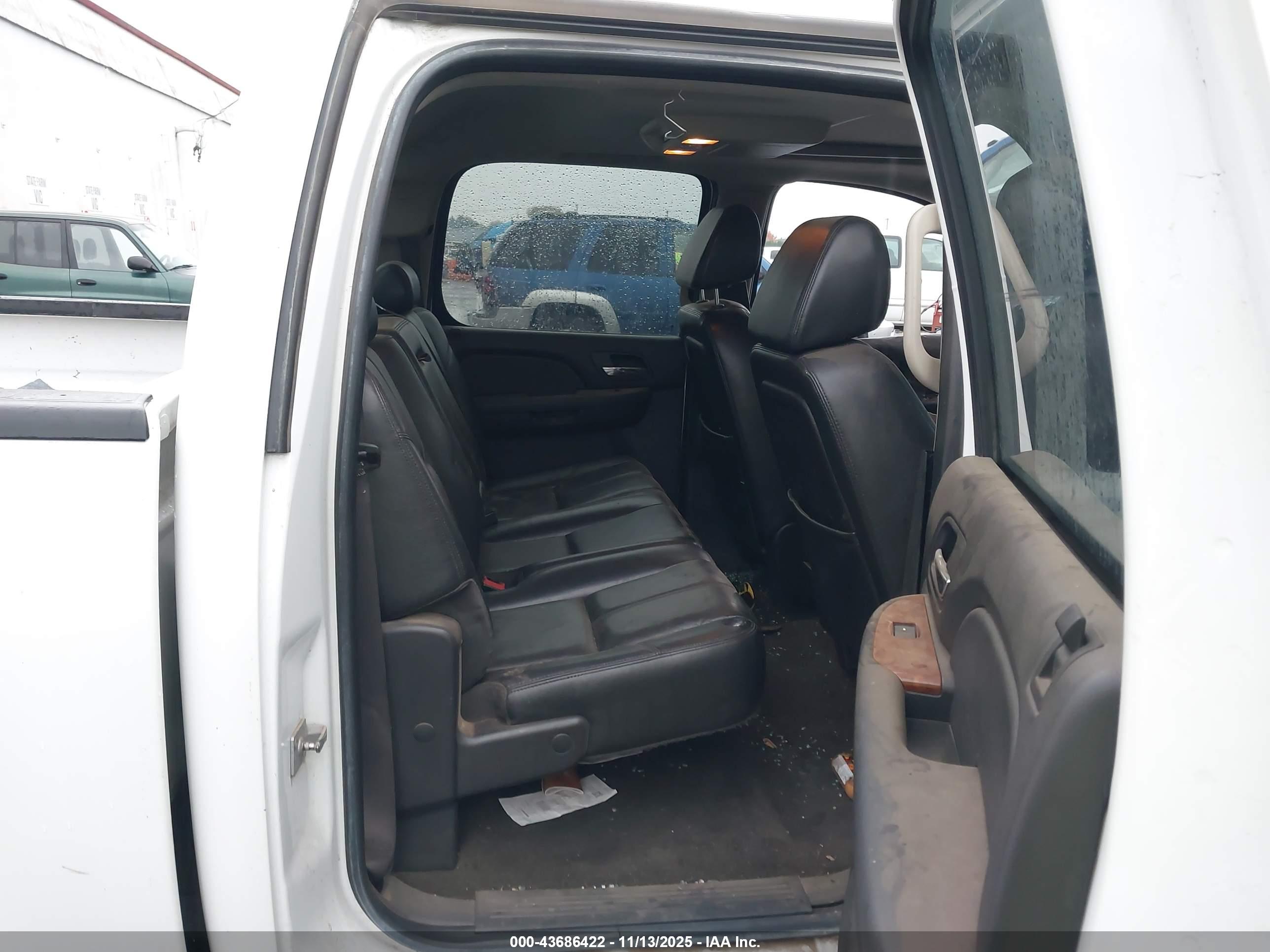 CHEVROLET SILVERADO image 7