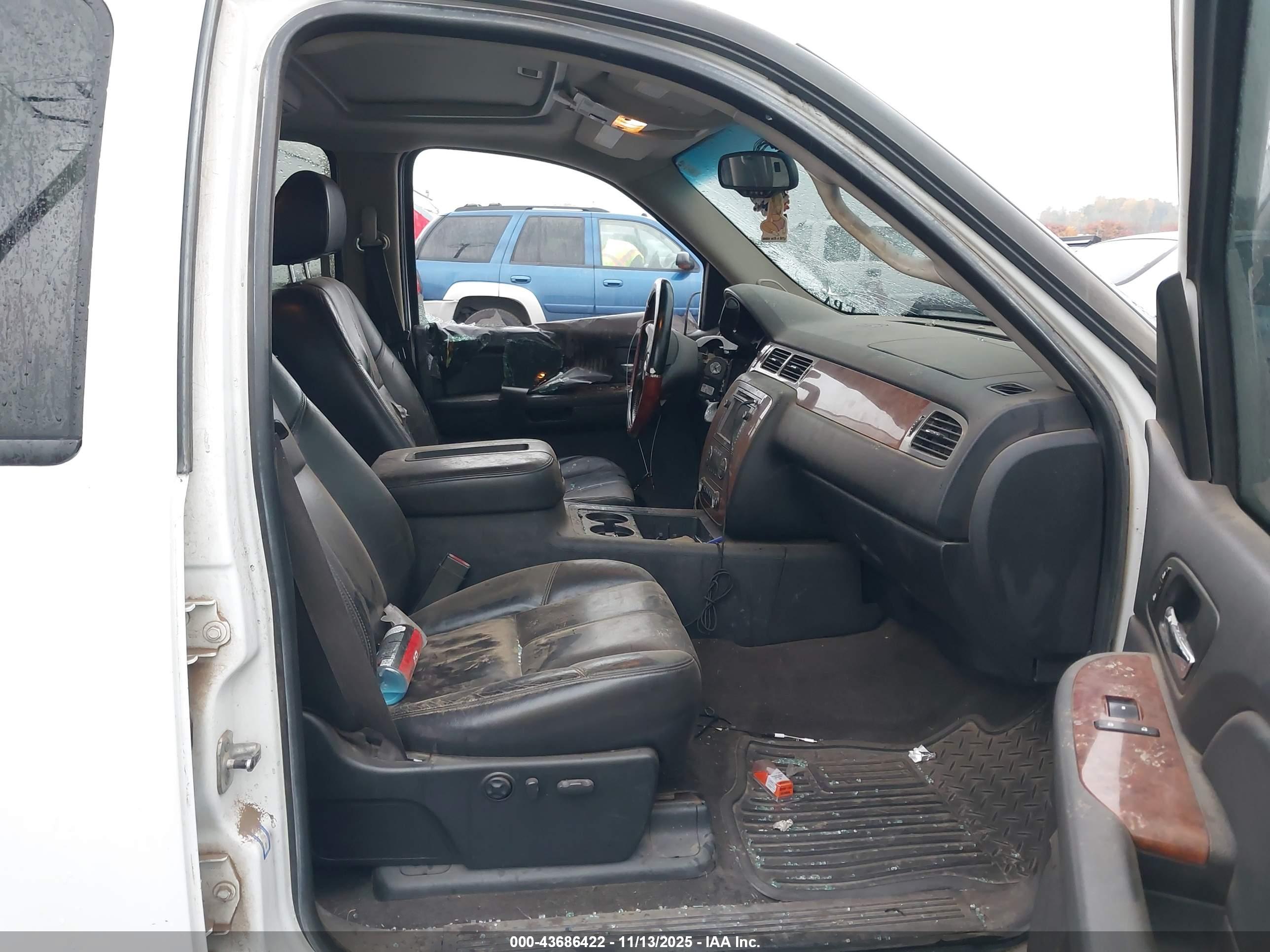 CHEVROLET SILVERADO image 8
