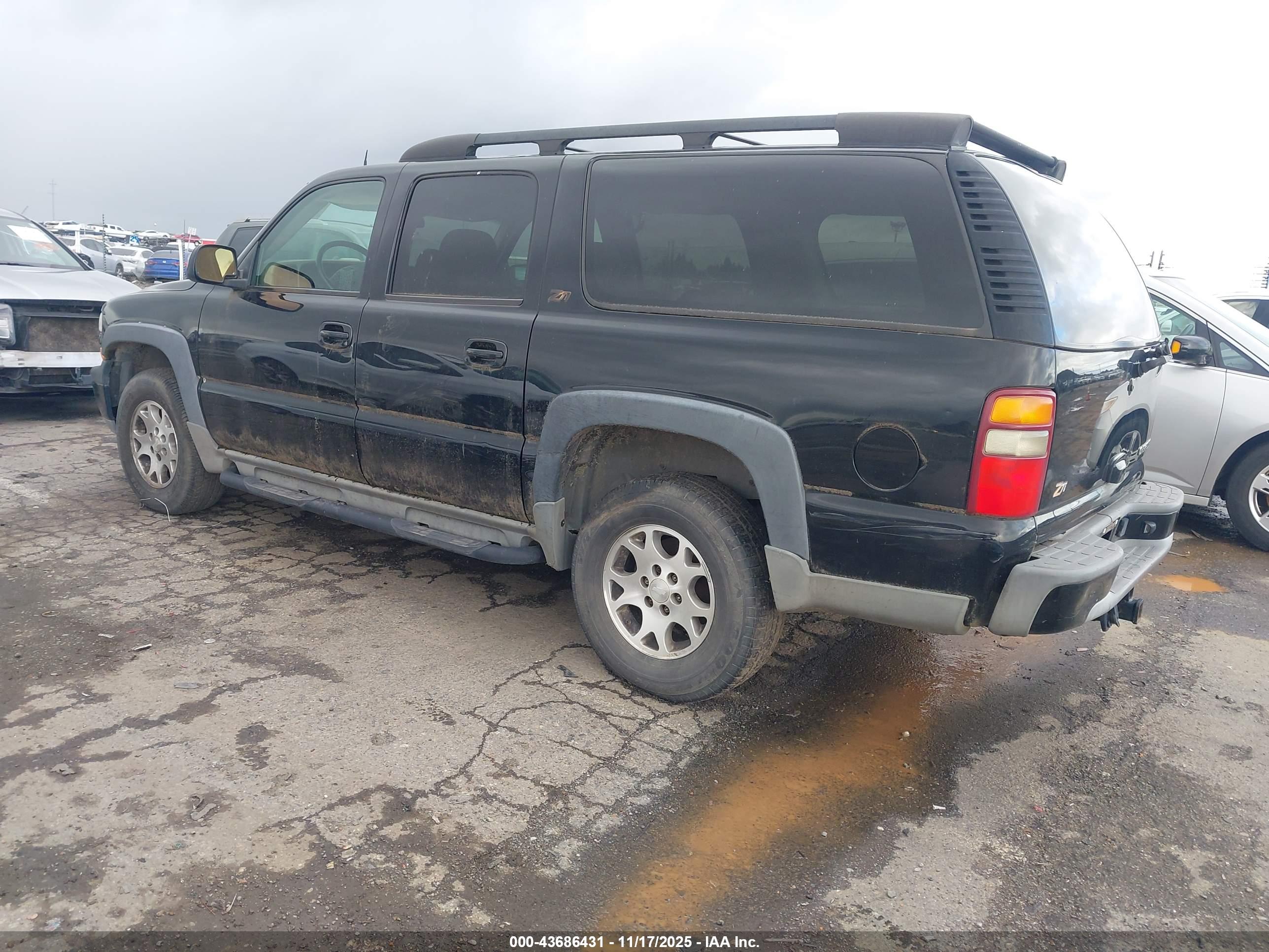 CHEVROLET SUBURBAN image 3