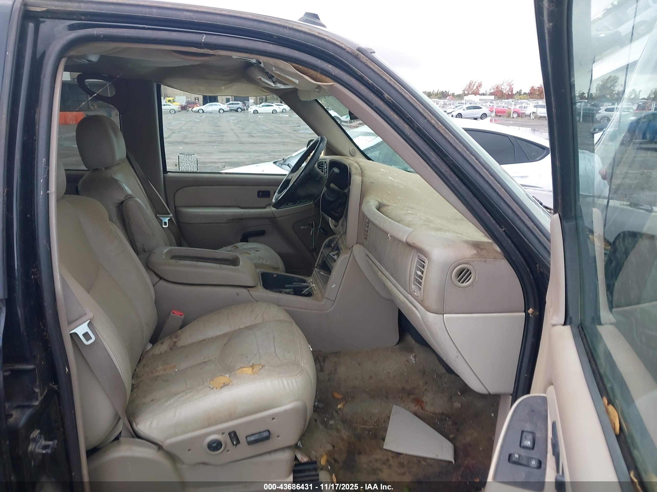 CHEVROLET SUBURBAN image 5