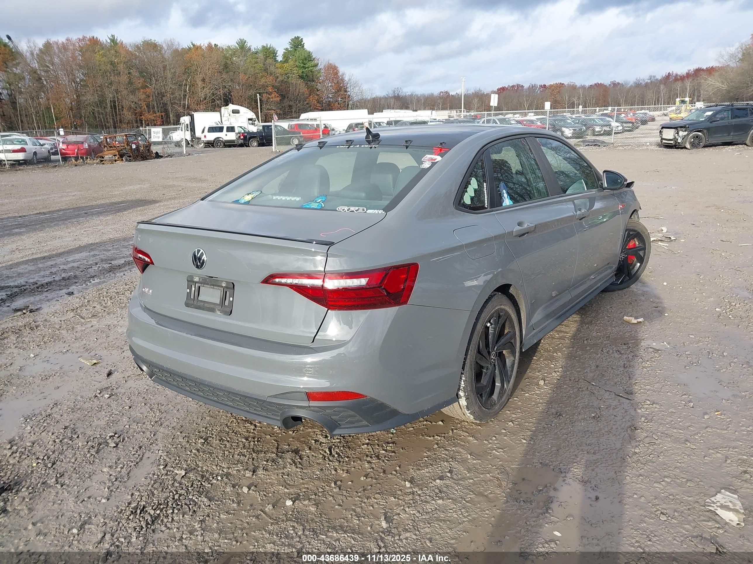 VOLKSWAGEN JETTA image 4