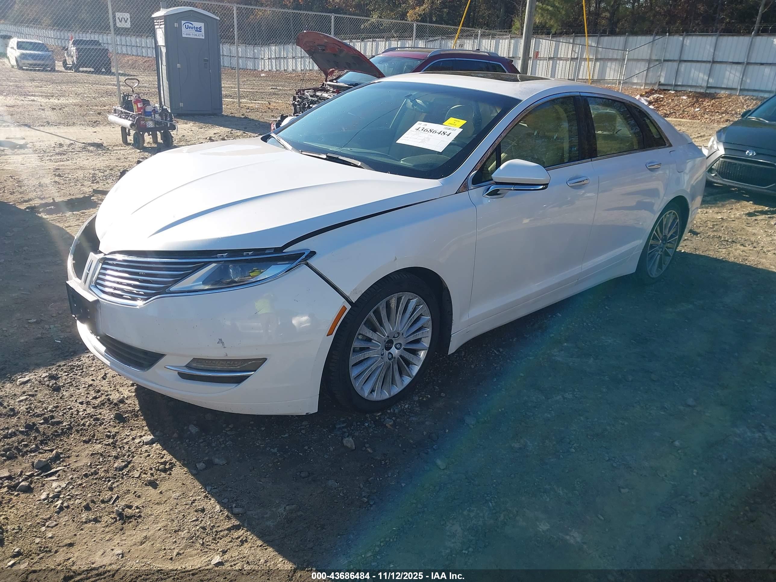 LINCOLN MKZ image 2