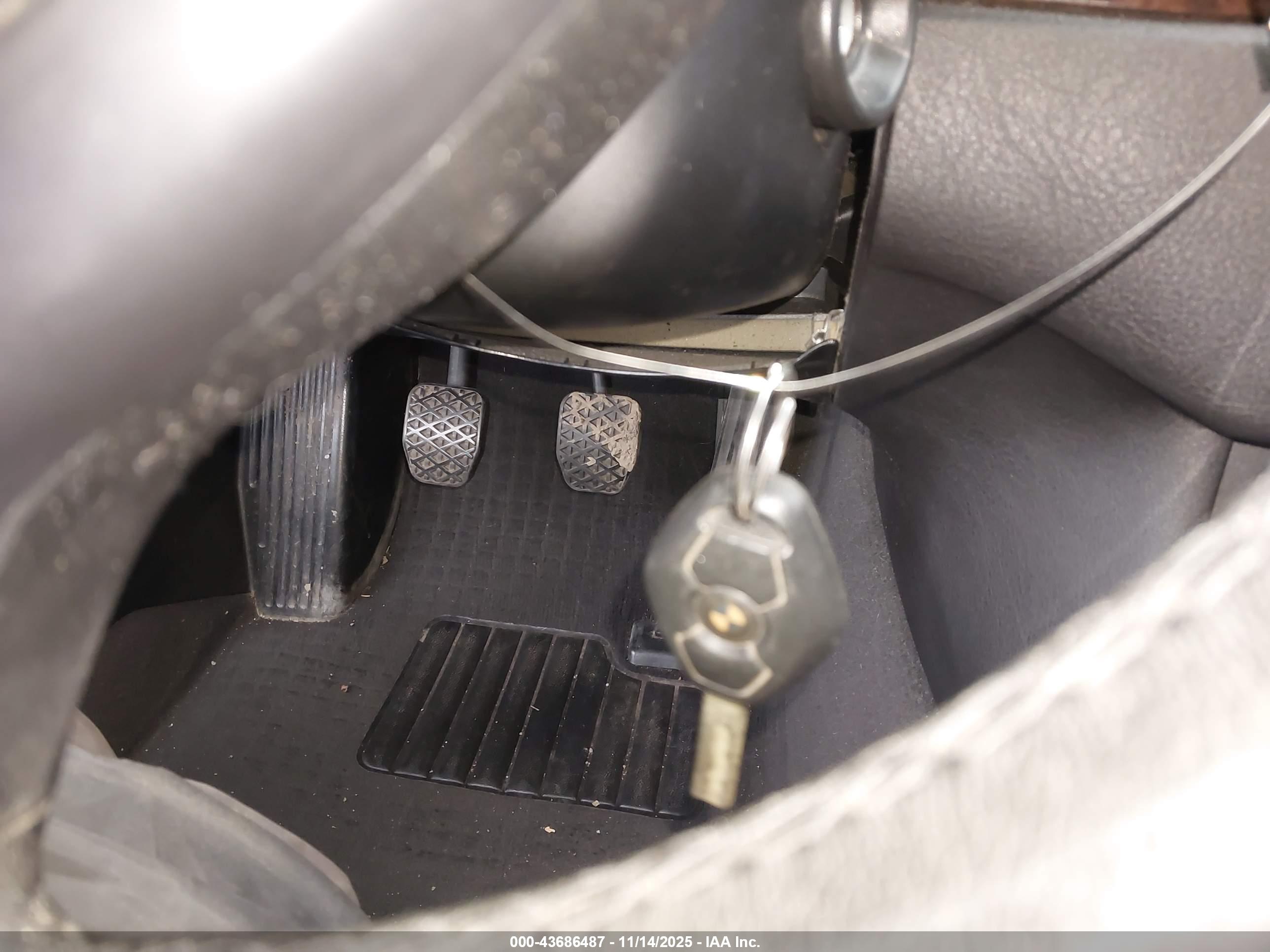 BMW 325I image 11