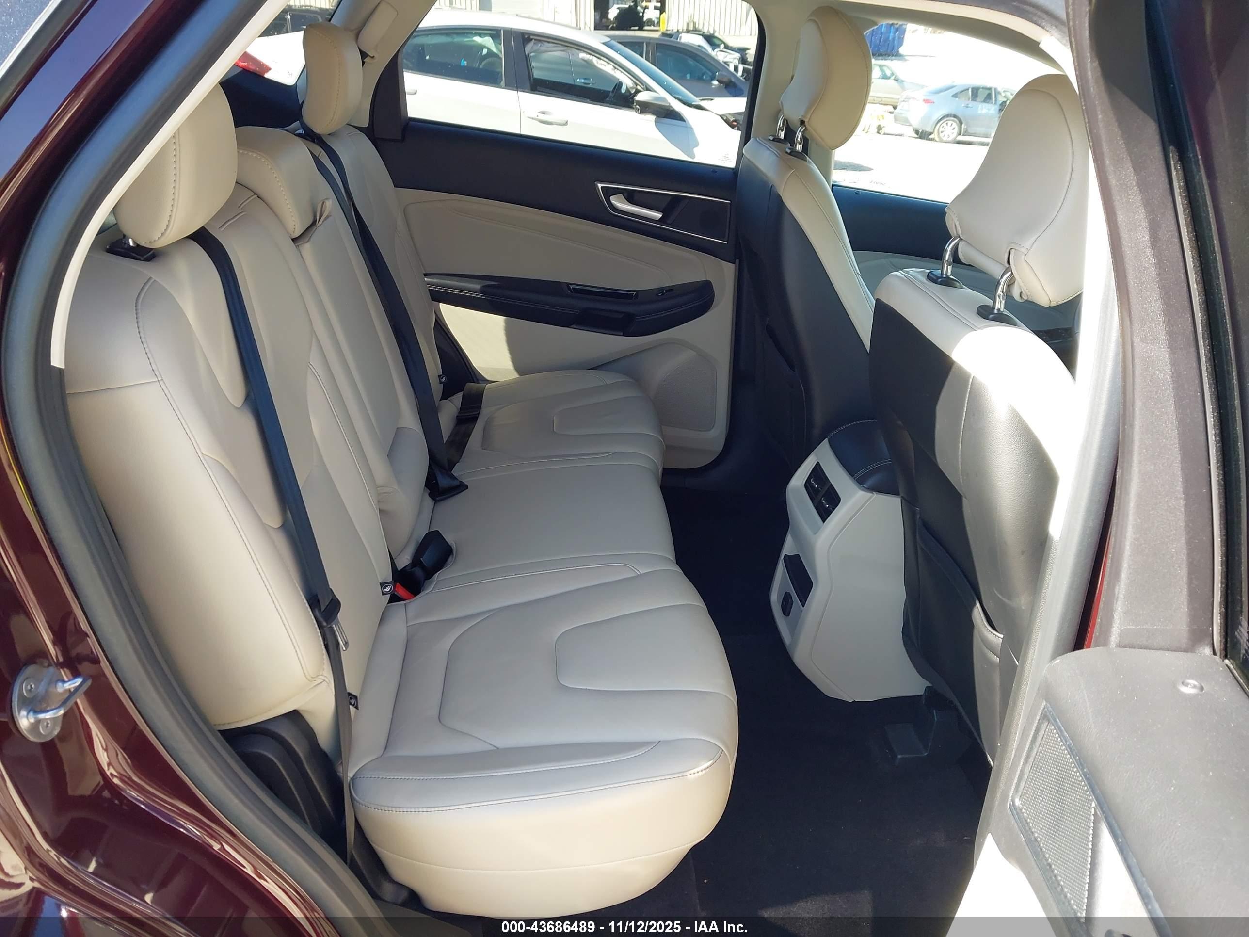 FORD EDGE image 8