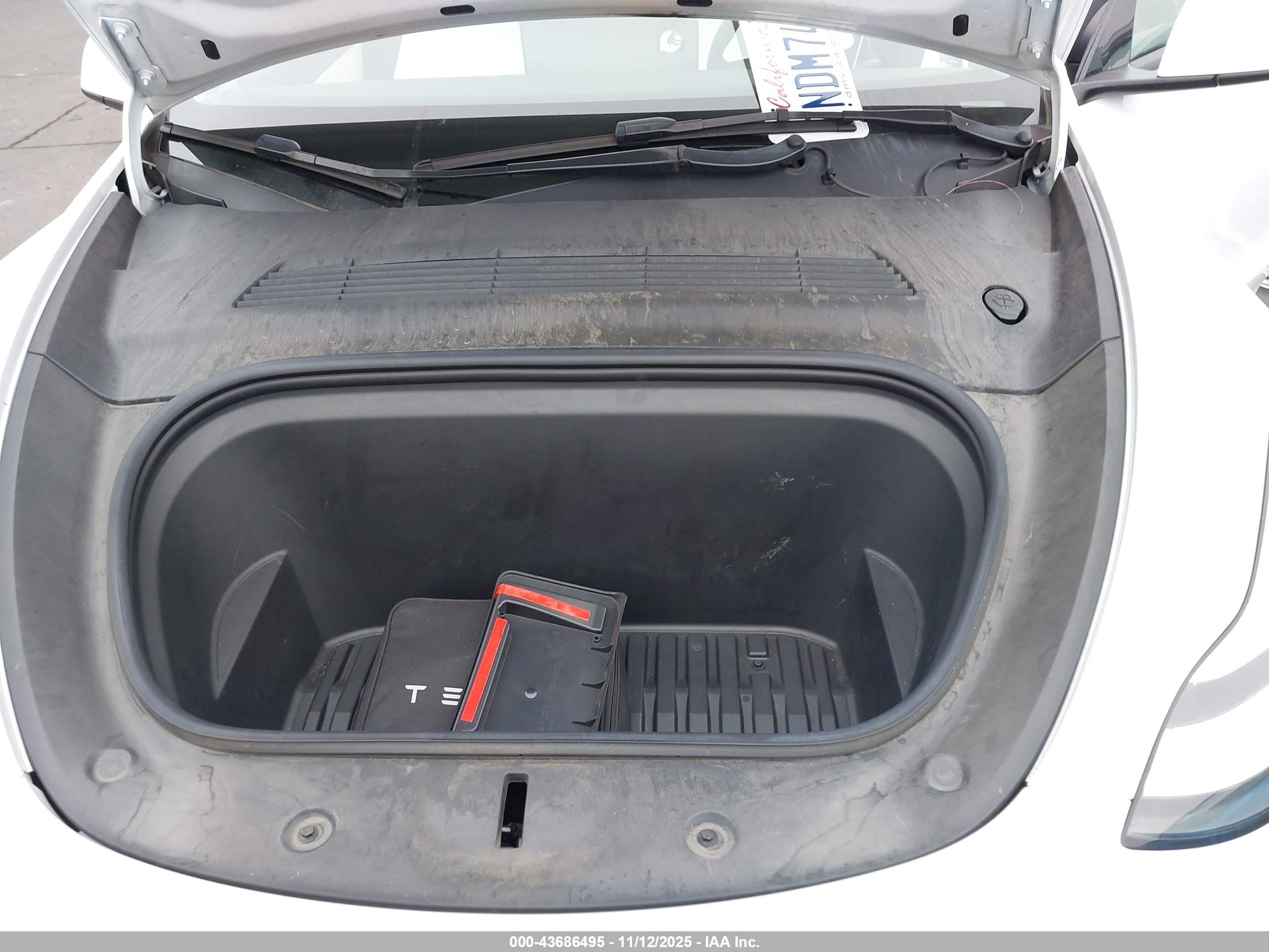TESLA MODEL image 10