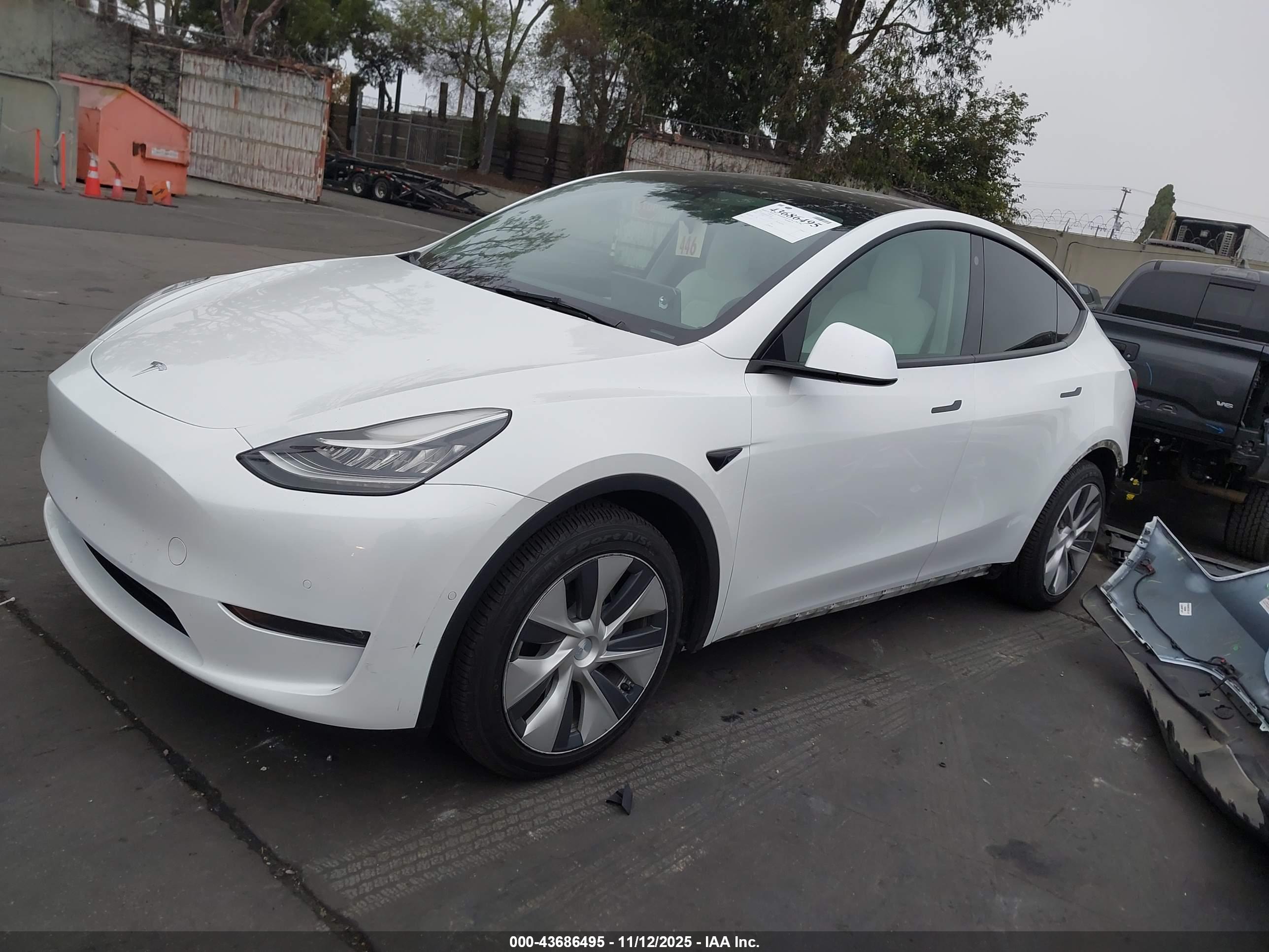 TESLA MODEL image 2