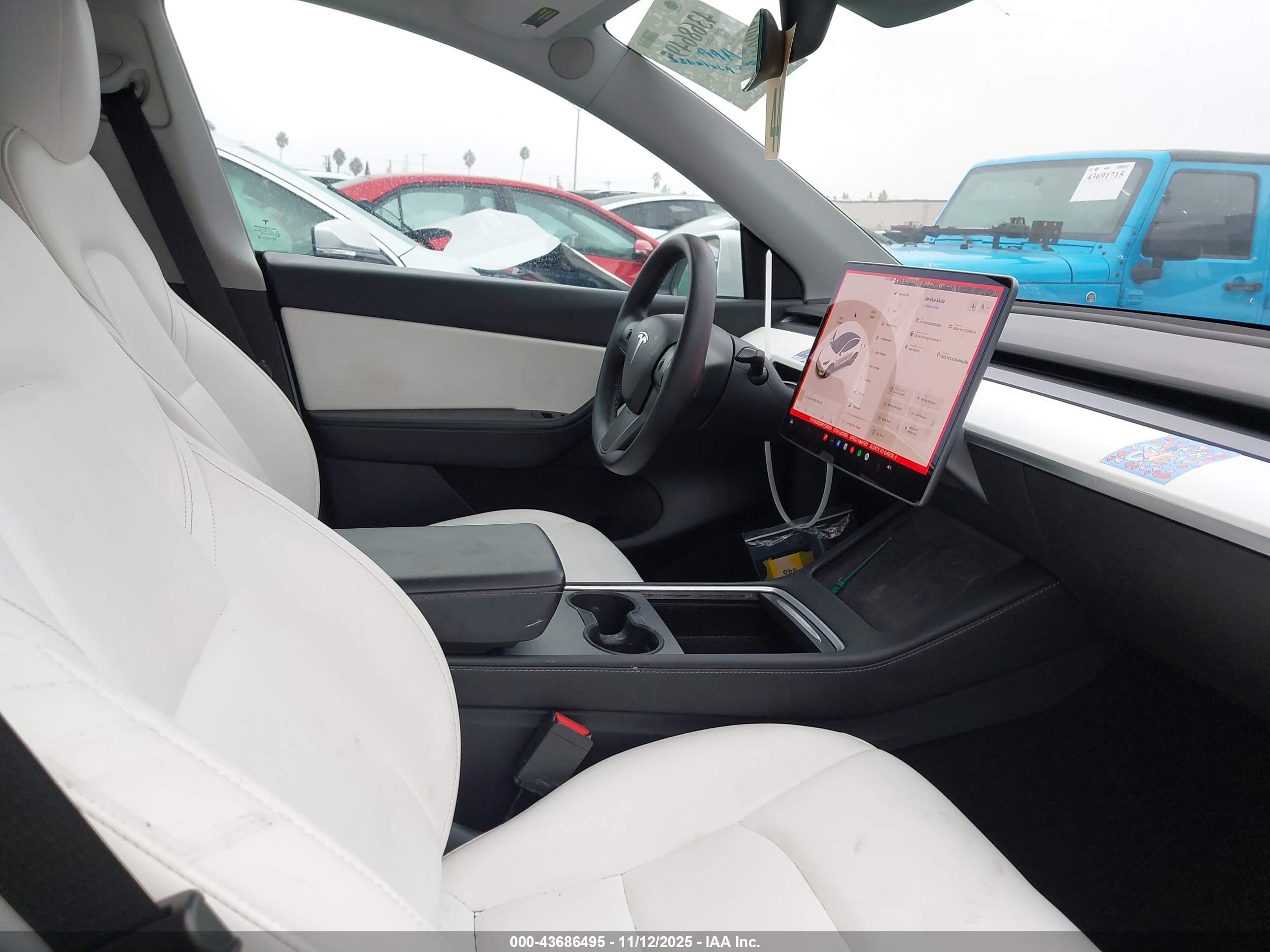 TESLA MODEL image 5