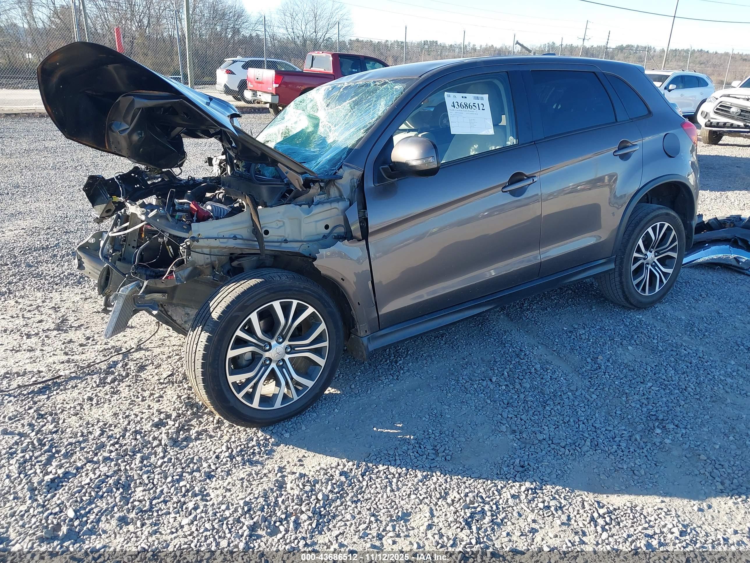 MITSUBISHI OUTLANDER image 2