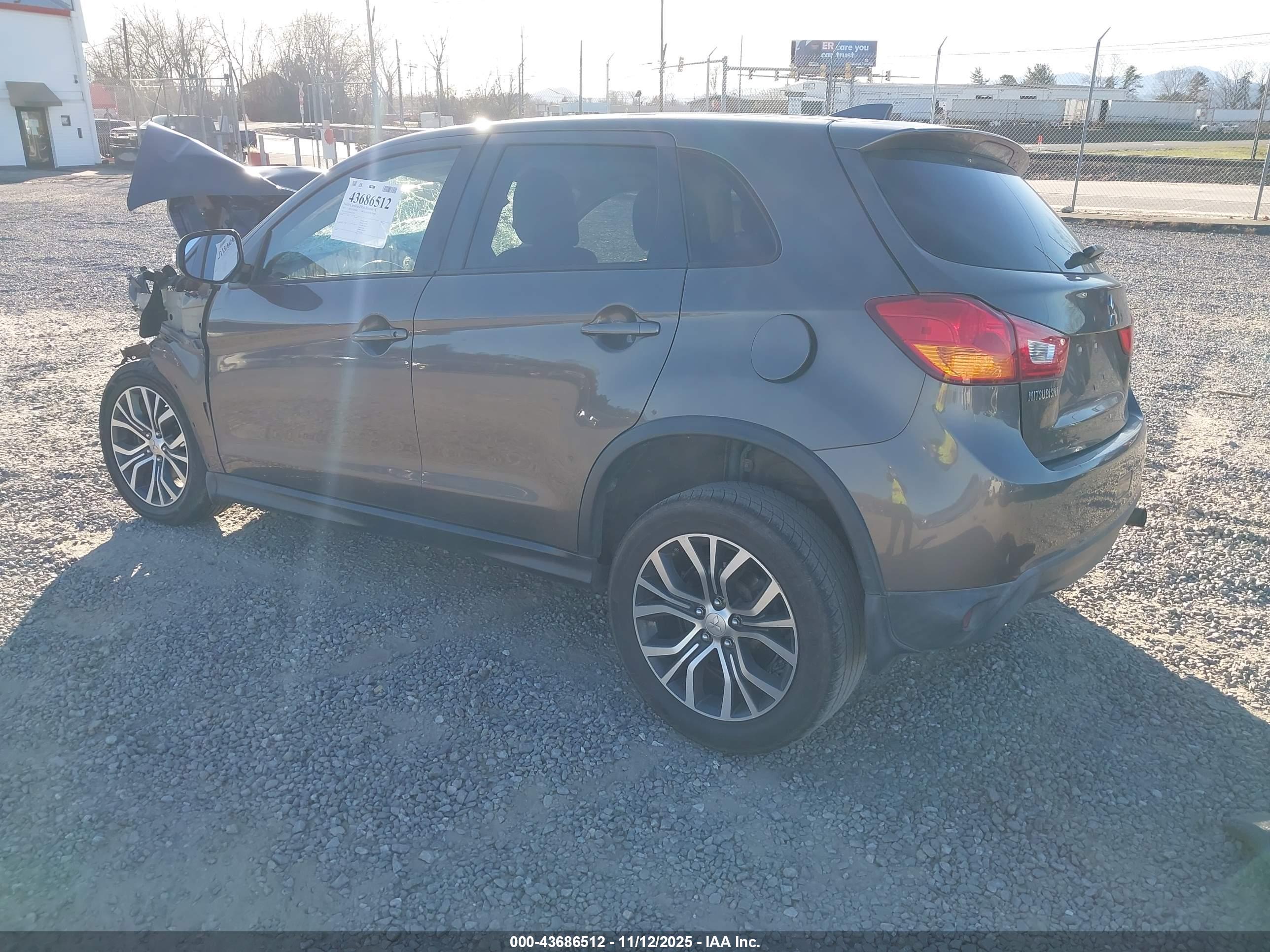 MITSUBISHI OUTLANDER image 3