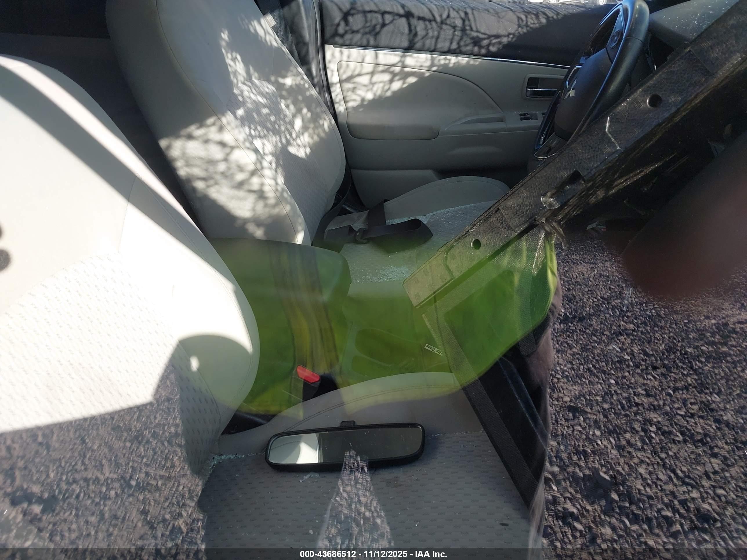 MITSUBISHI OUTLANDER image 5