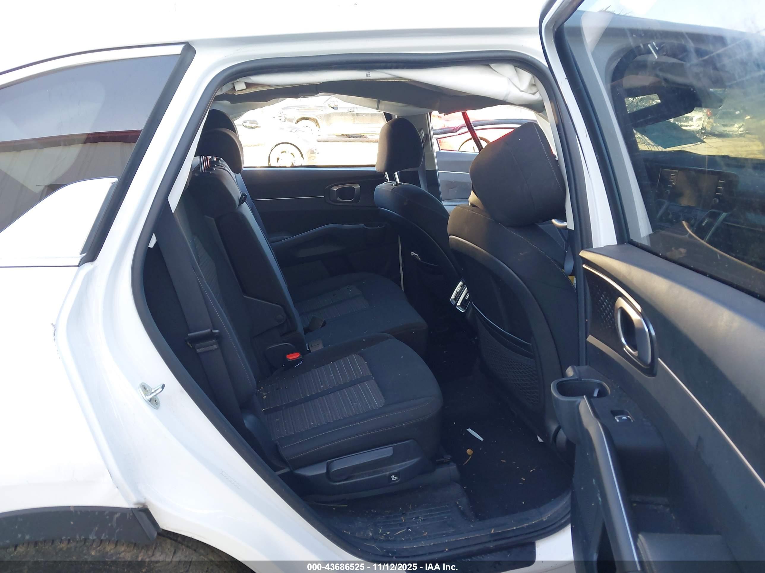 KIA SORENTO image 8