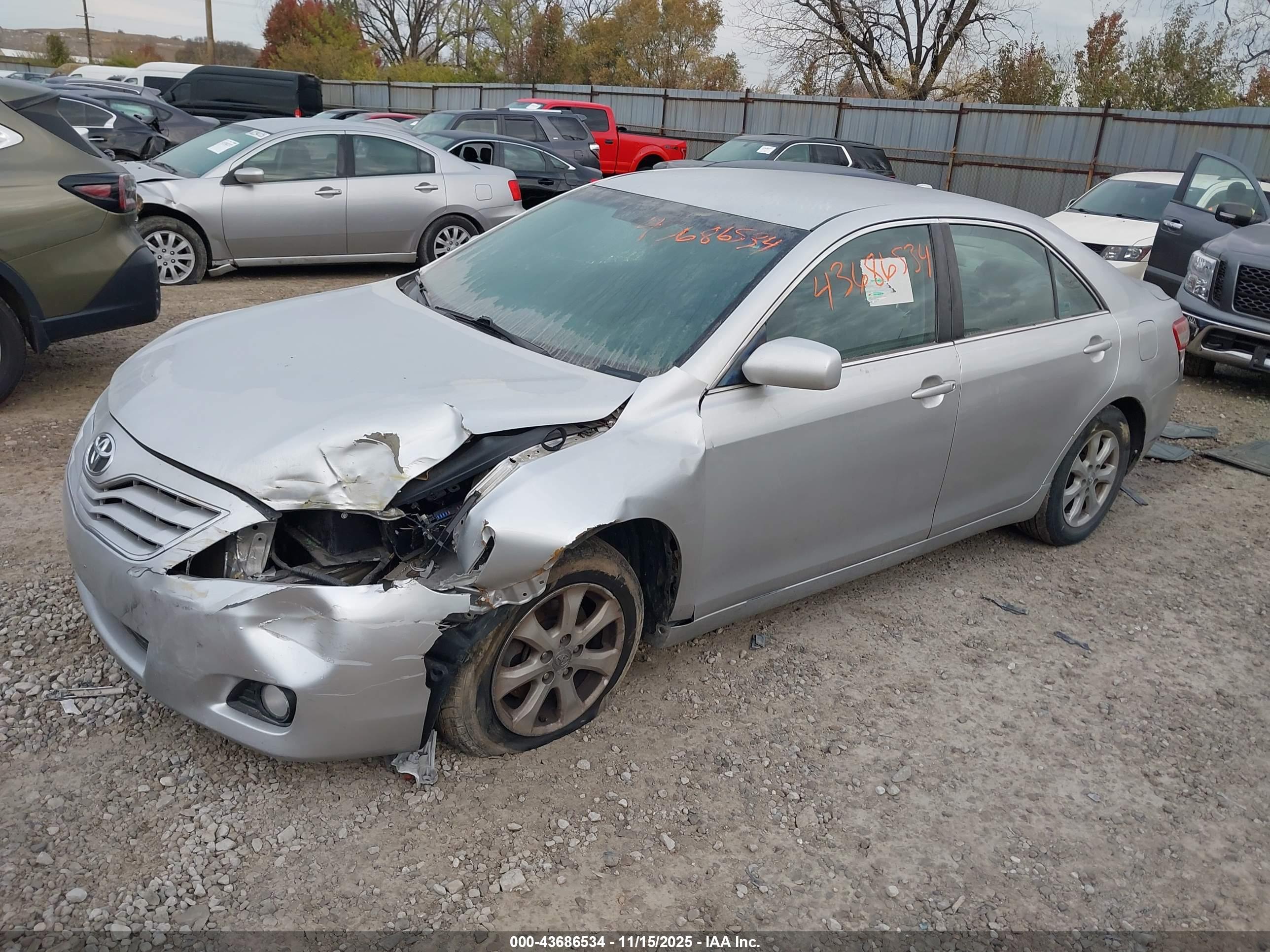 TOYOTA CAMRY image 2