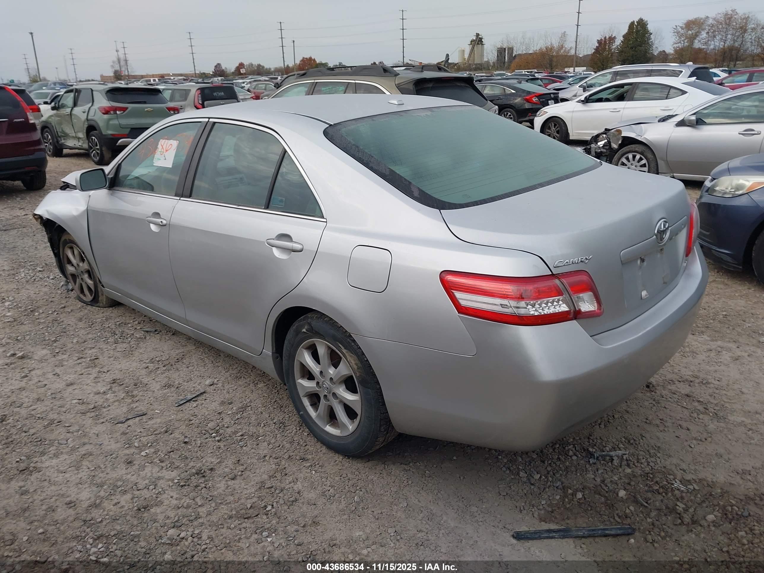 TOYOTA CAMRY image 3