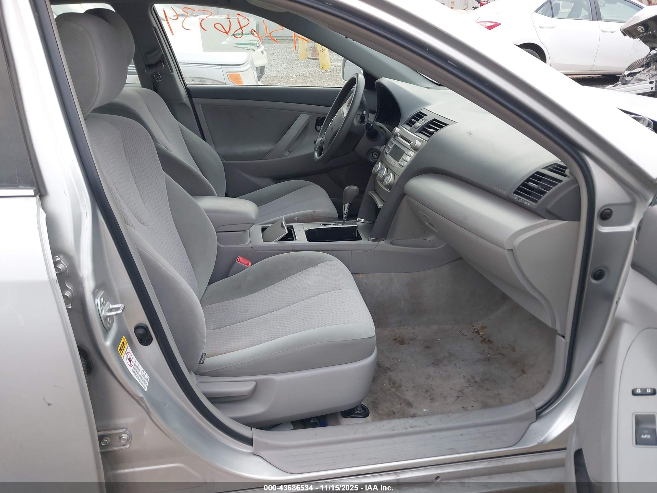 TOYOTA CAMRY image 5