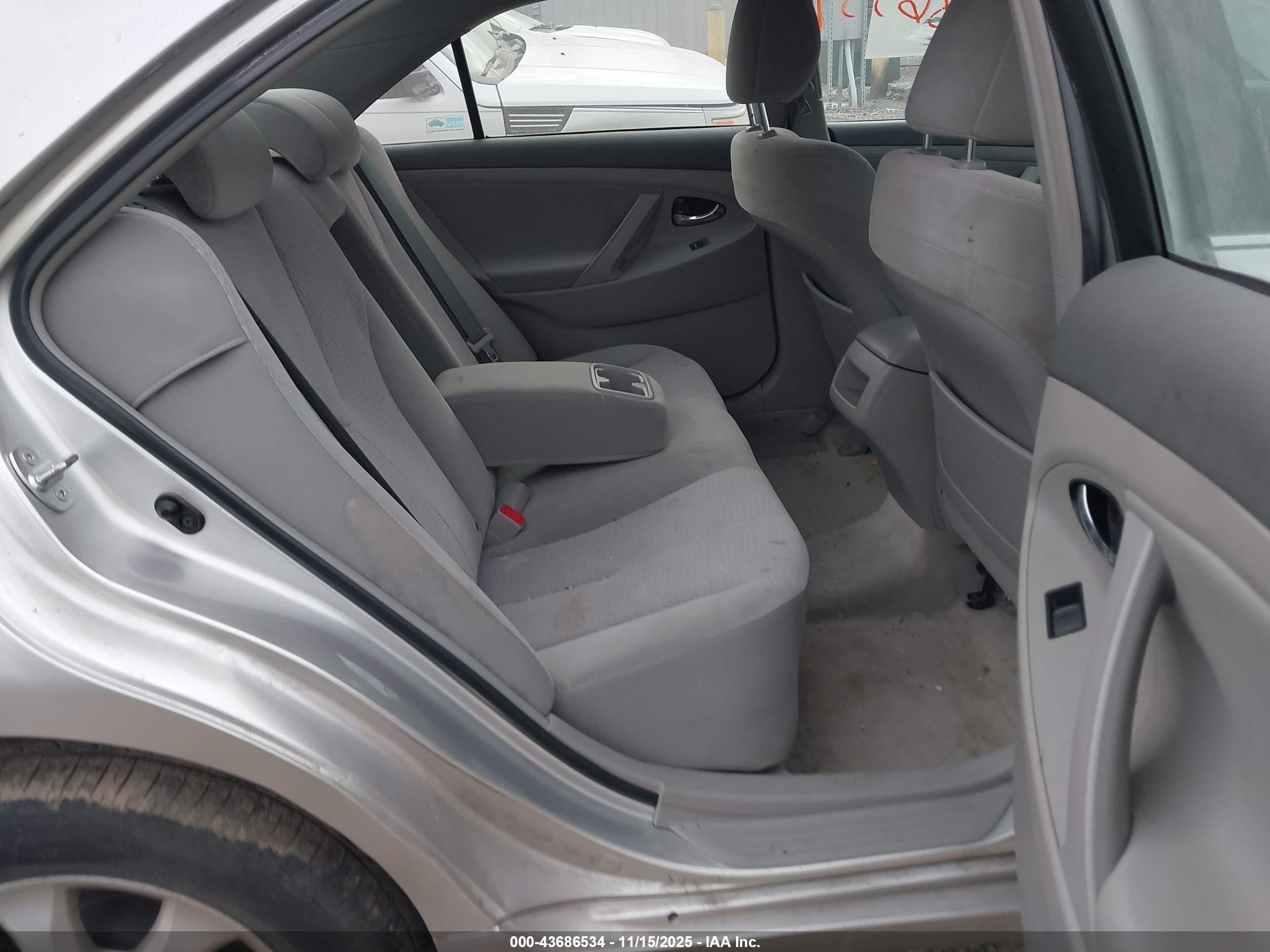 TOYOTA CAMRY image 8