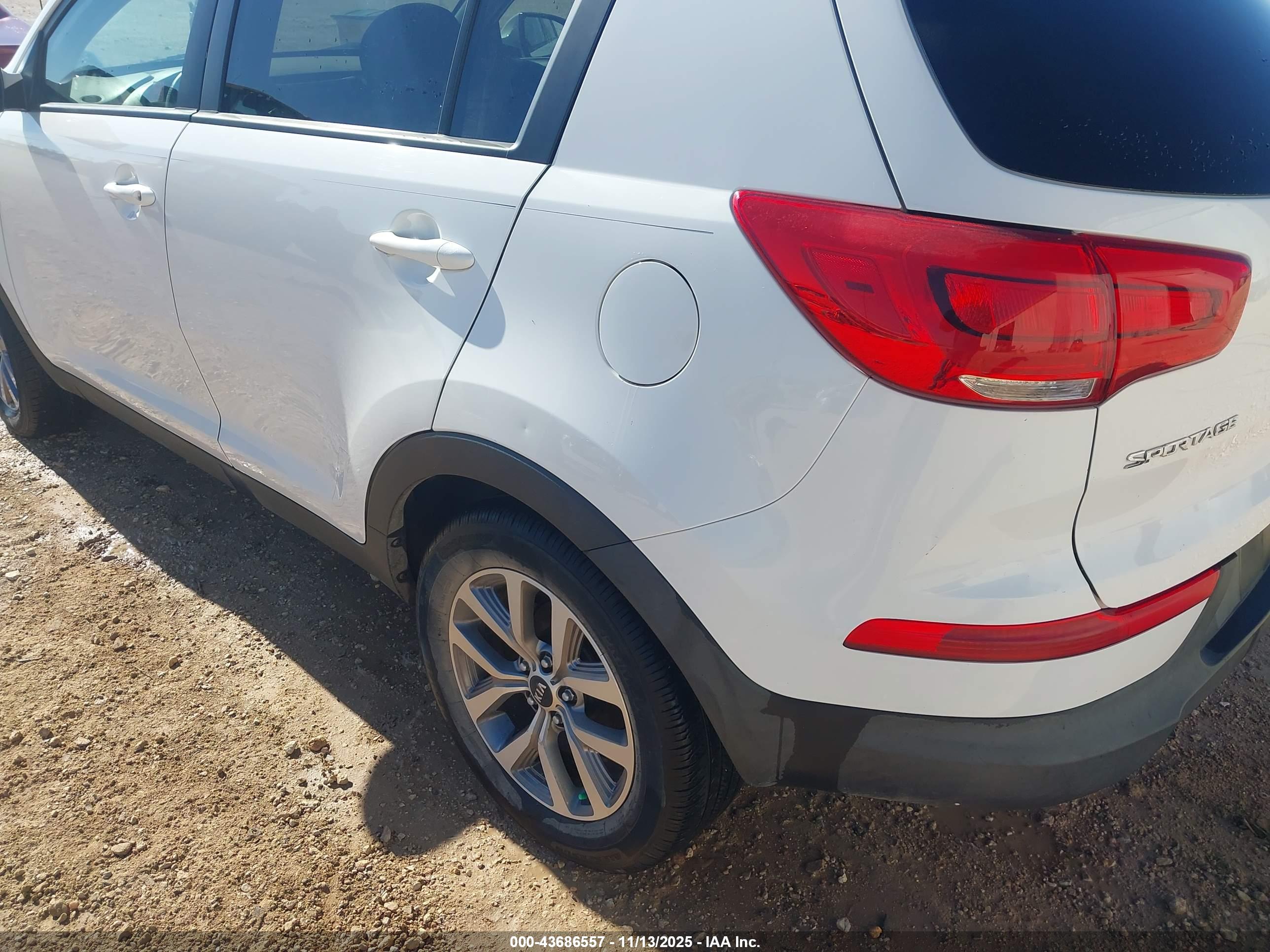 KIA SPORTAGE image 6