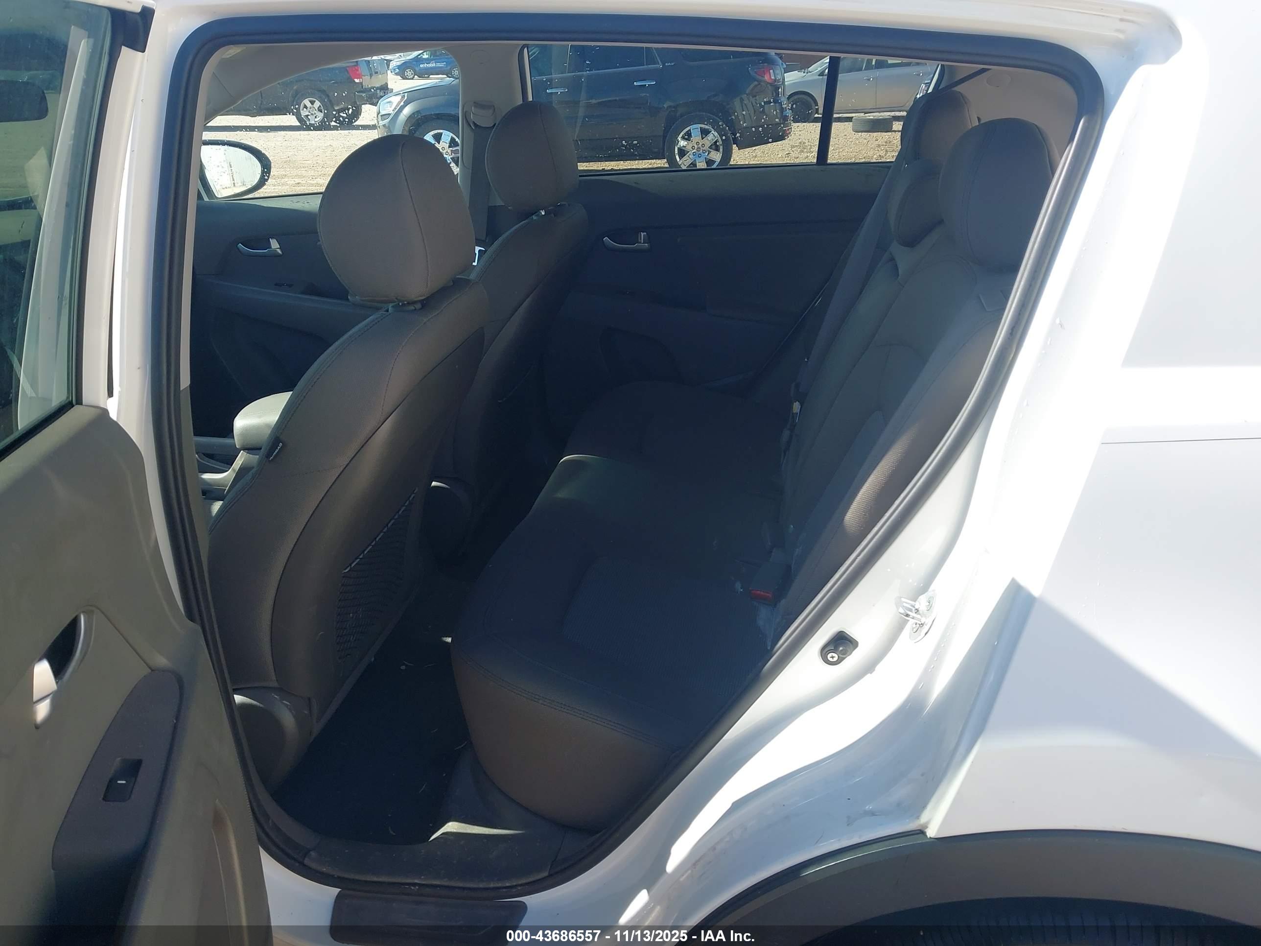 KIA SPORTAGE image 8