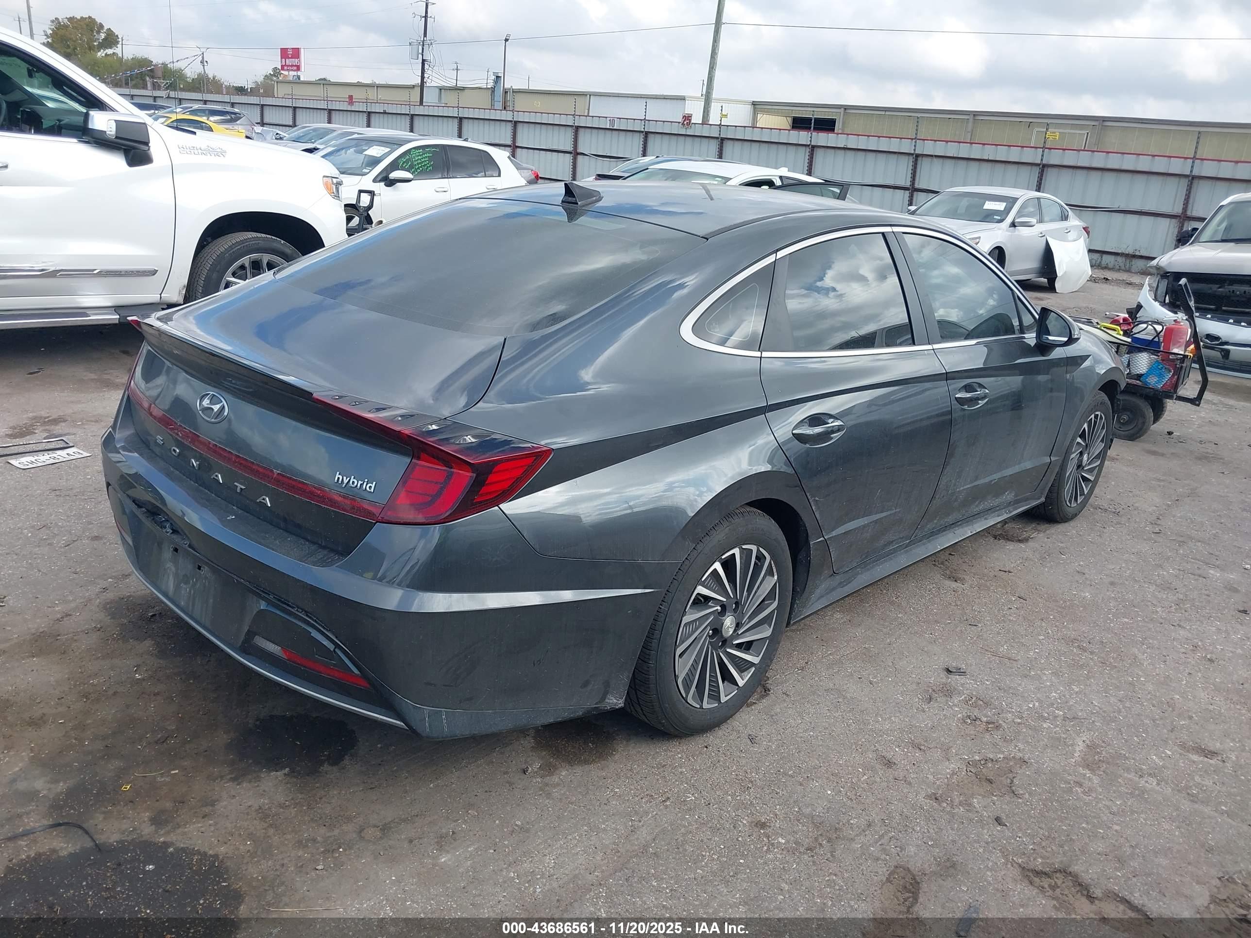 HYUNDAI SONATA image 4