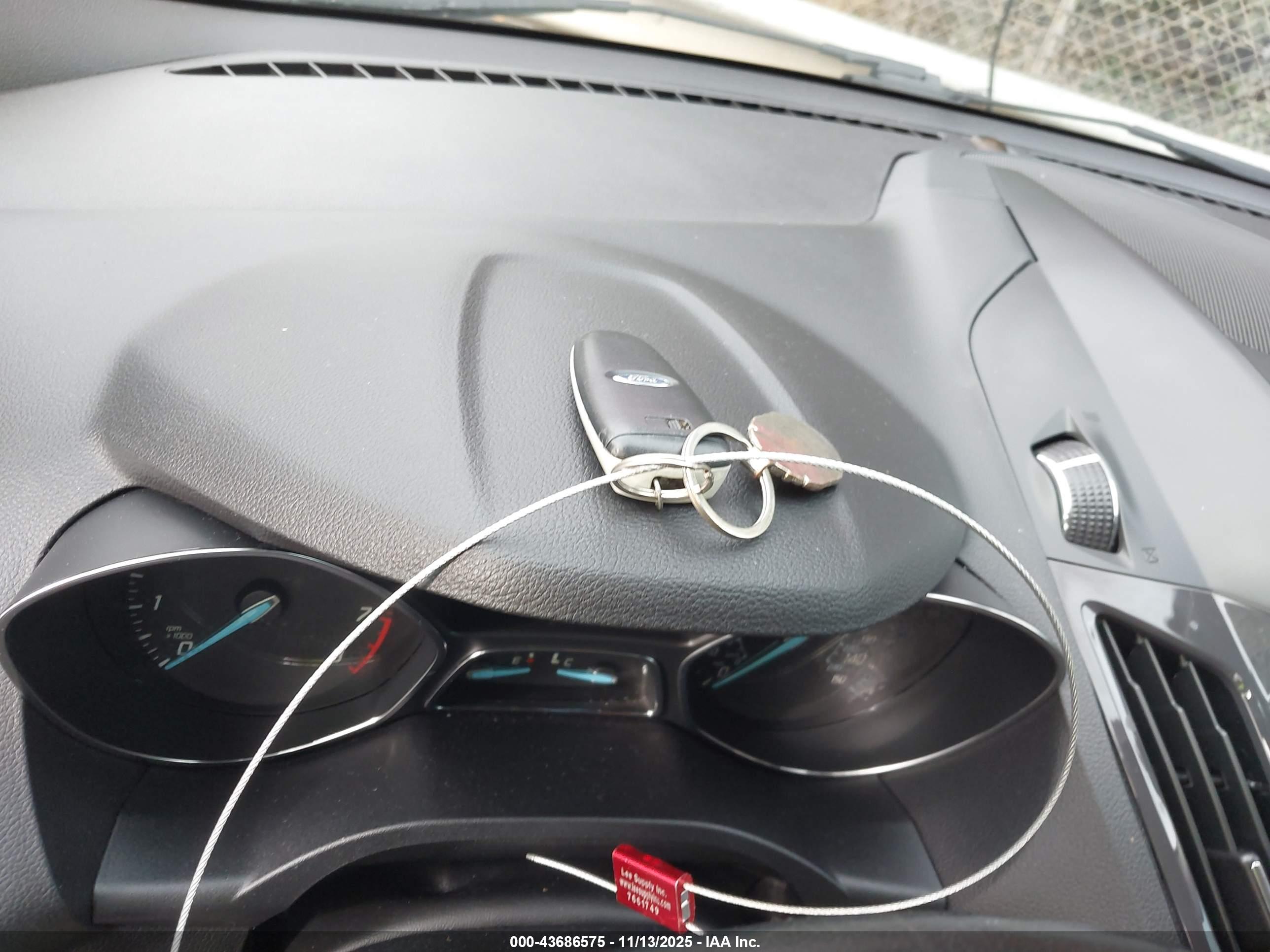 FORD ESCAPE image 11