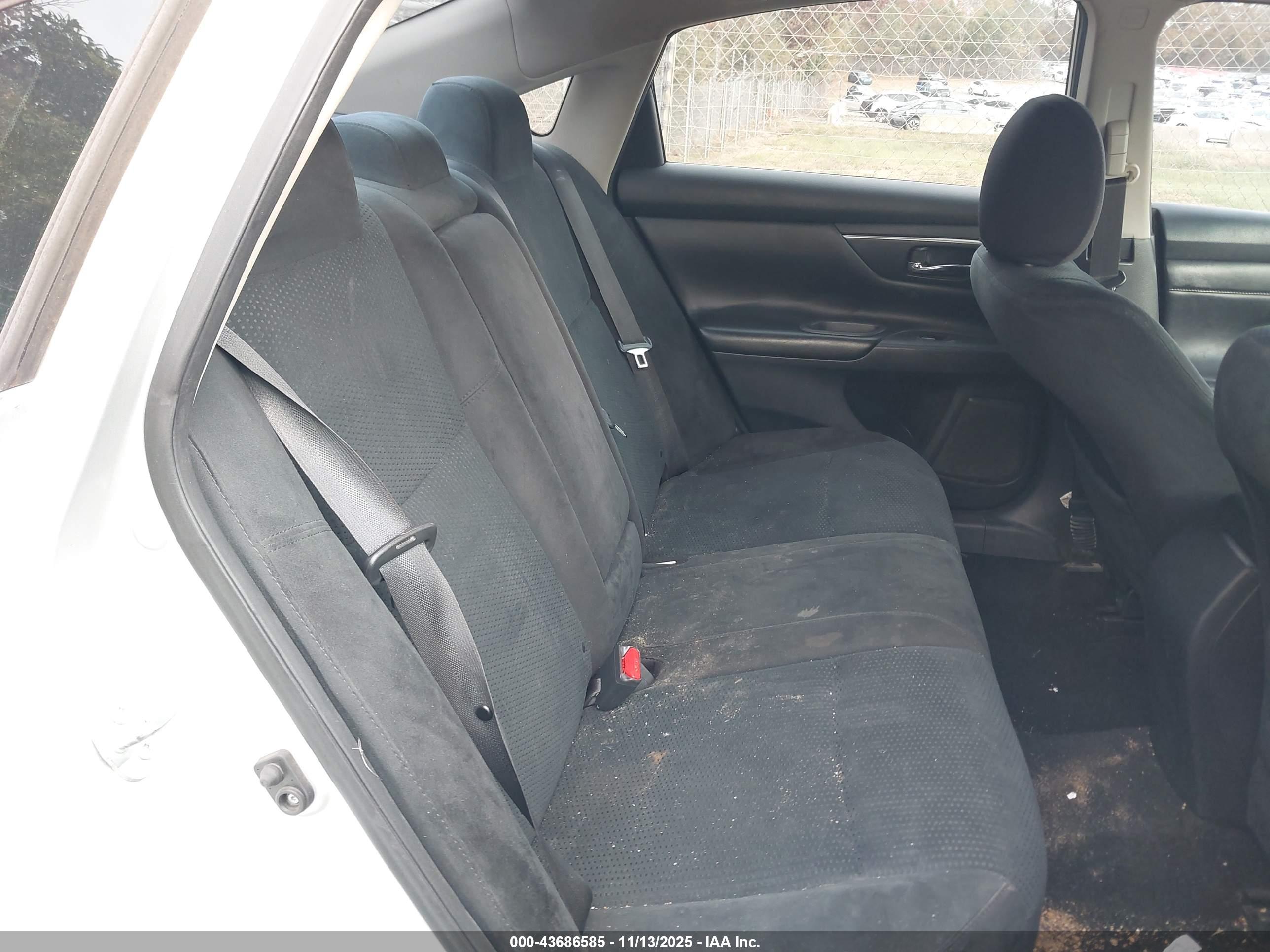 NISSAN ALTIMA image 8